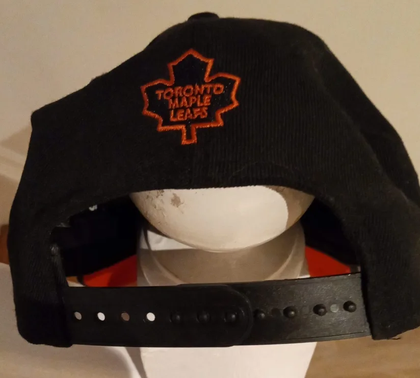 Toronto Maple Leafs Black Baseball Cap image indicator(3)
