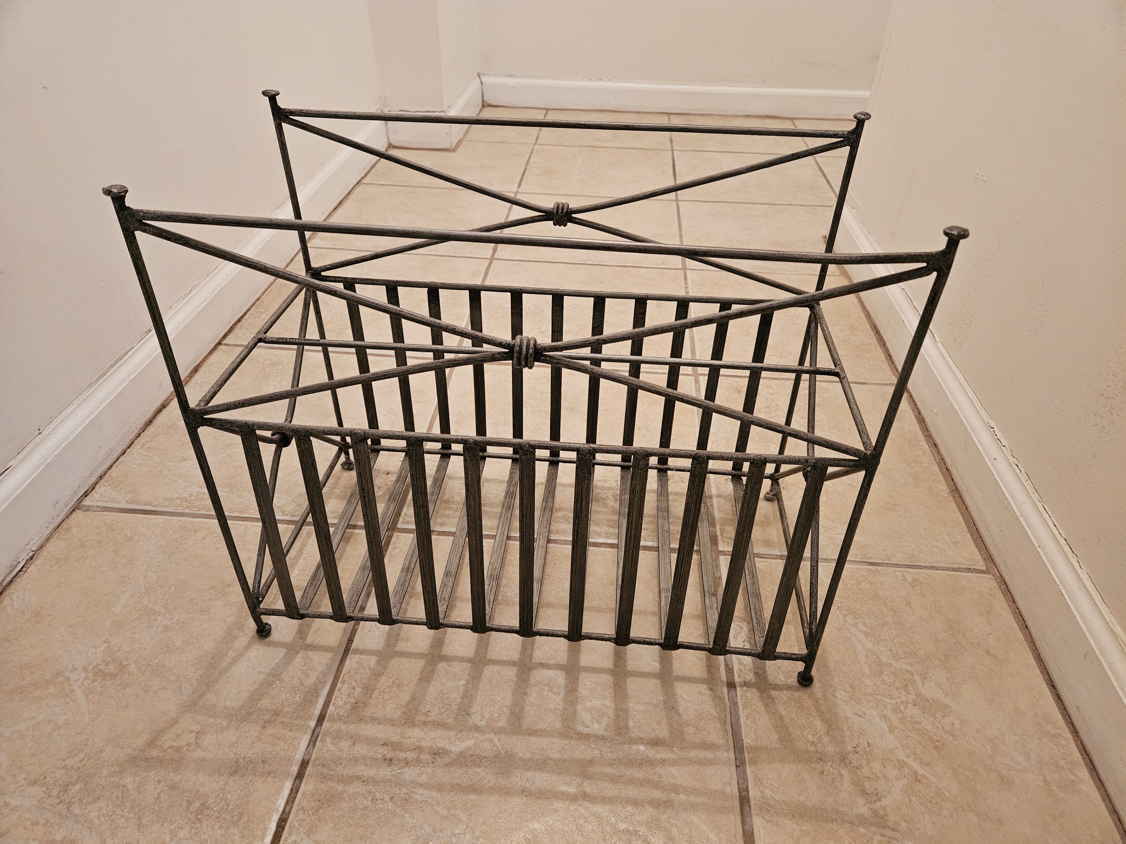 Metal Magazine Rack - photo 2