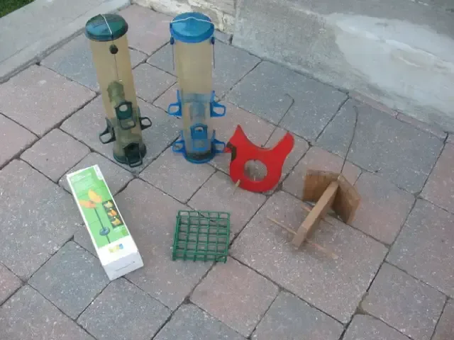 5 Bird Feeders, plus free gift thumbnail