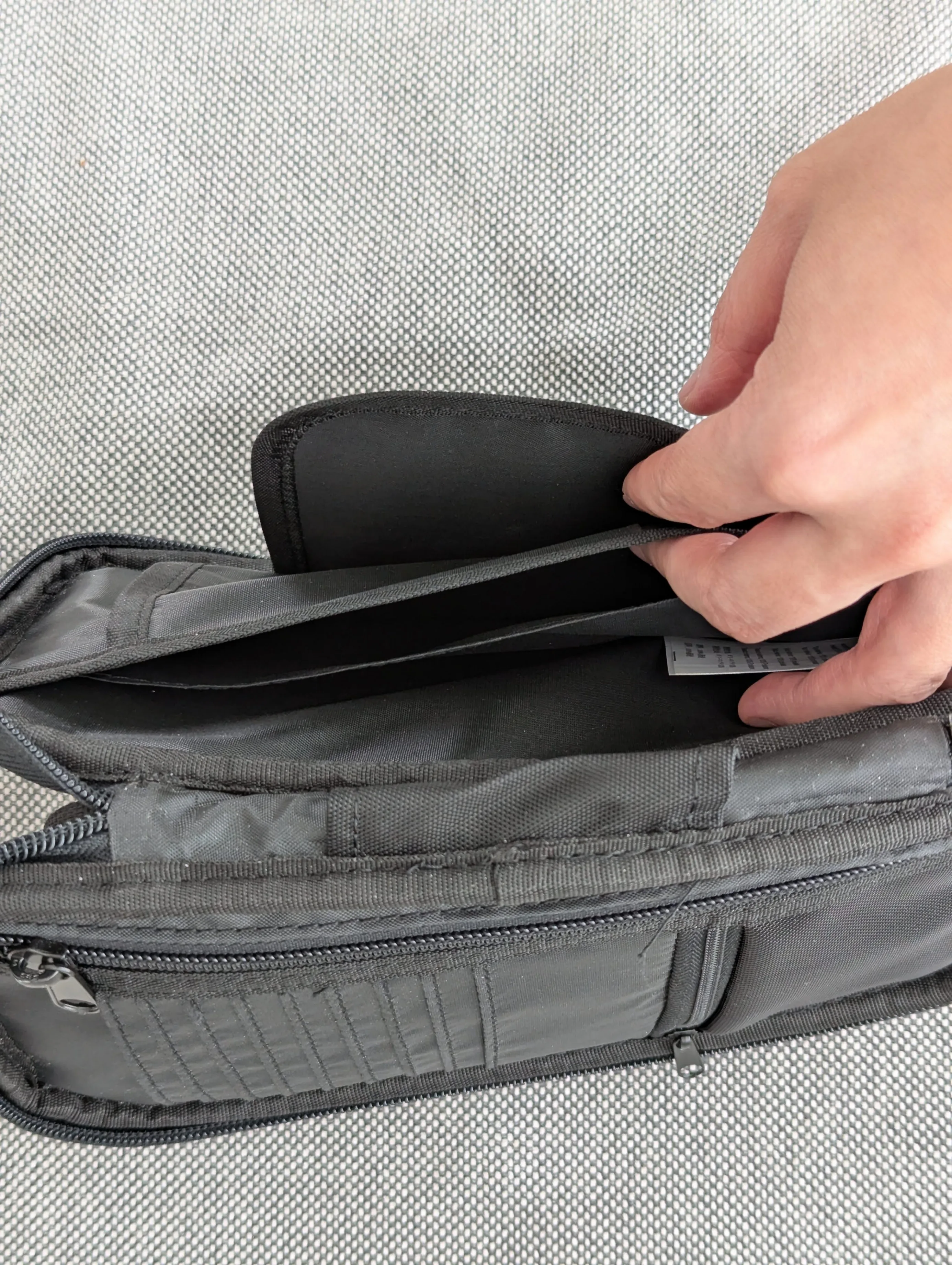 AmazonBasics Travel Organizer image indicator(4)