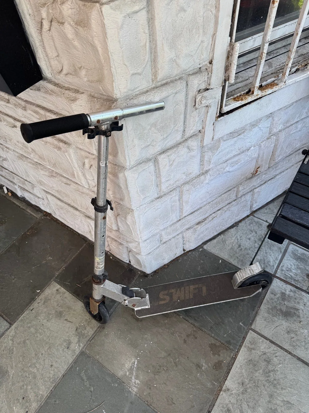 Swift Youth Folding Kick Scooter thumbnail