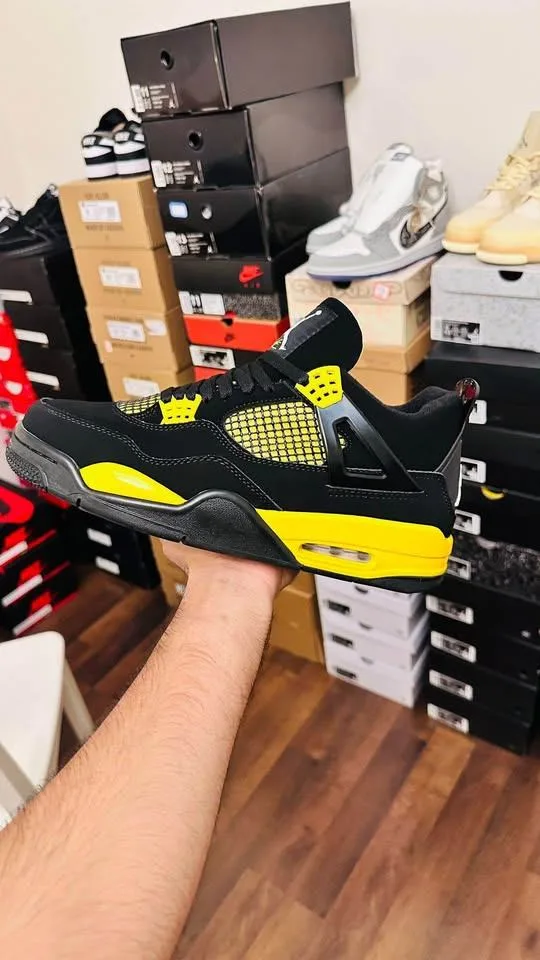 JORDAN 4 YELLOW THUNDER FOR SALE!! (BRAND NEW!) thumbnail