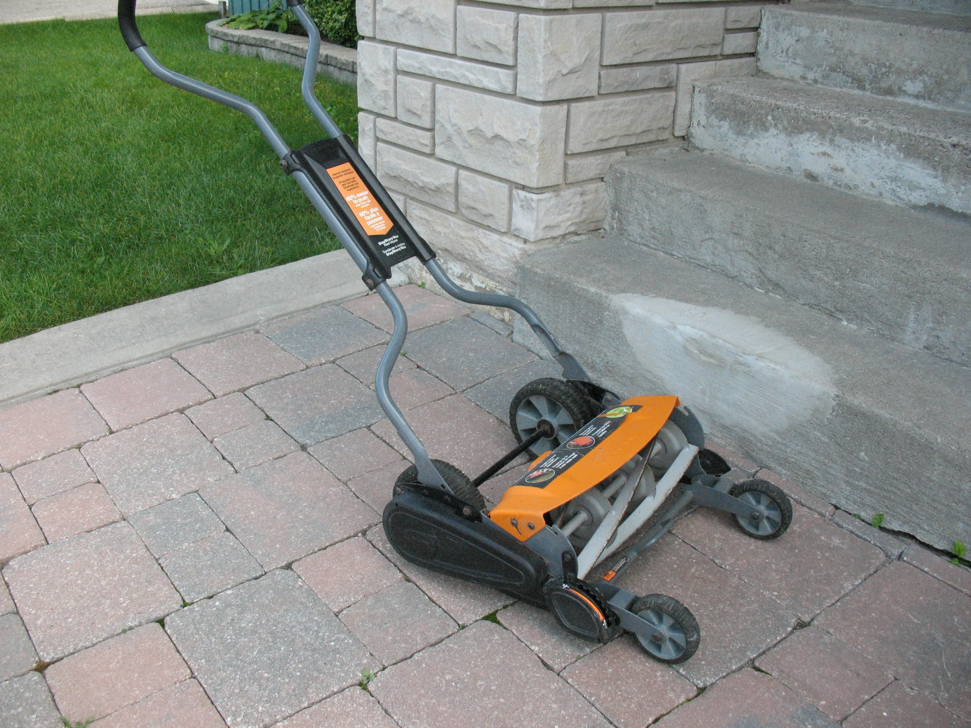 18 Inch Fiskars REEL Lawnmower, LIKE NEW thumbnail