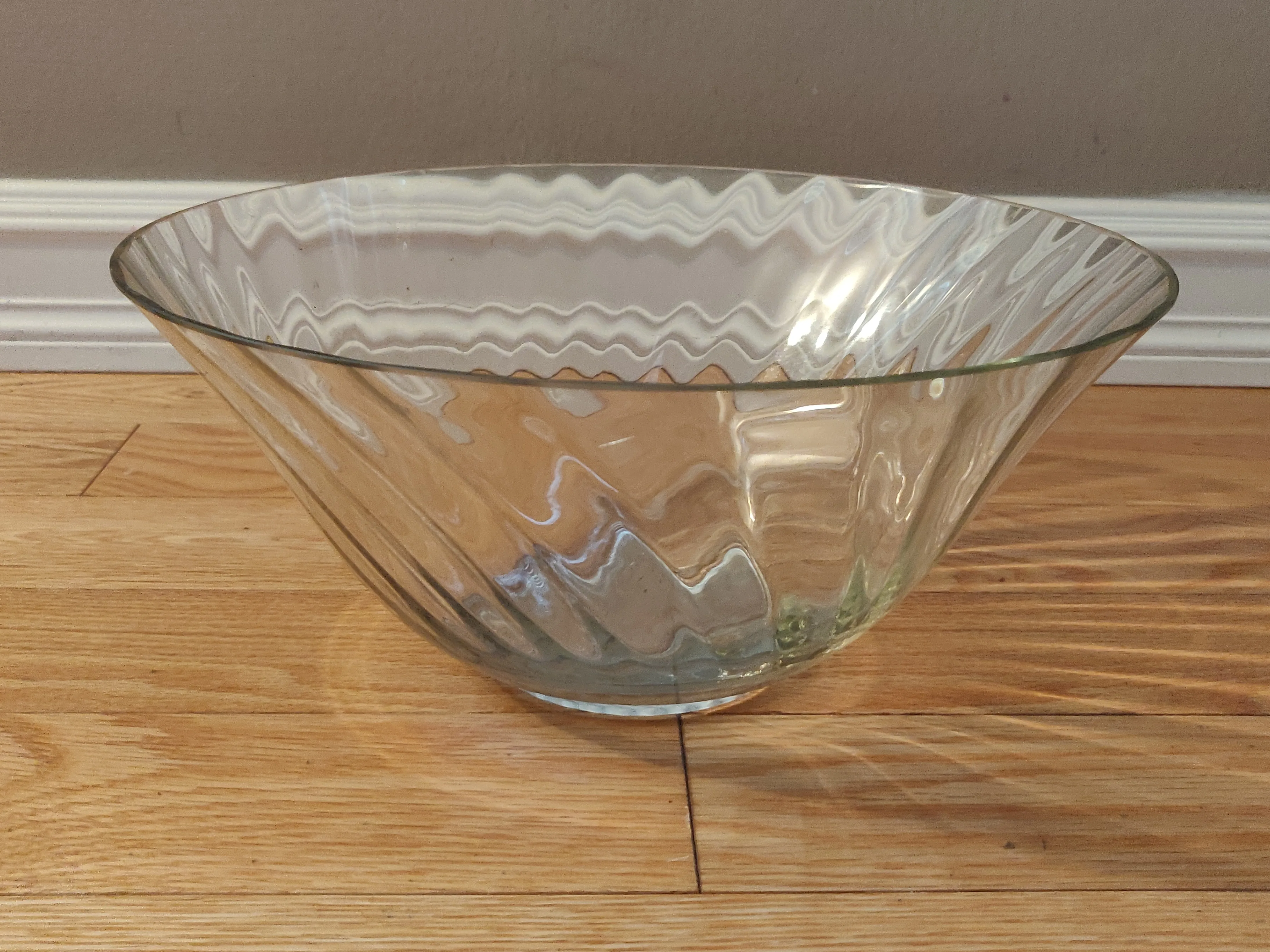 Large Glass Decorative Kitchen Punch / Fruit Bowl - Heavy Base thumbnail