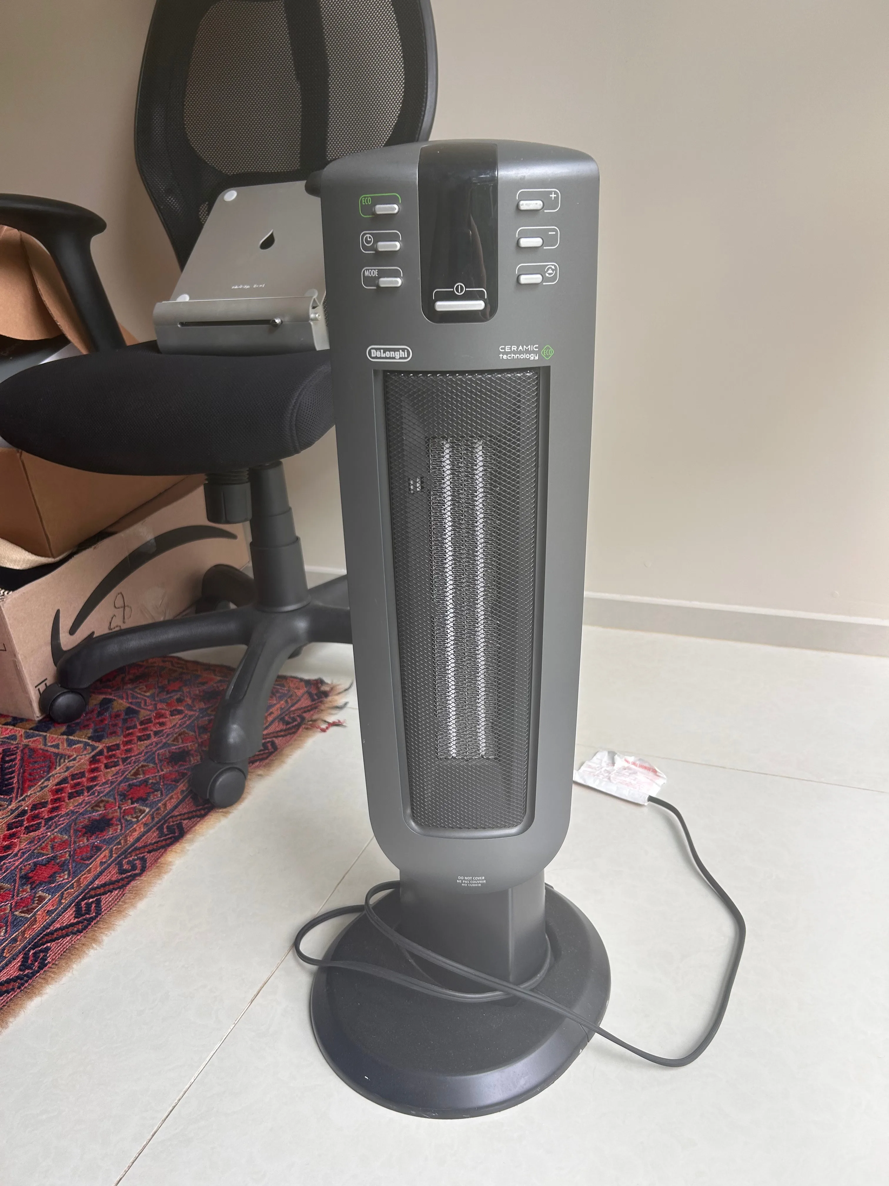 Overseas moving sale: DeLonghi portable space heater thumbnail
