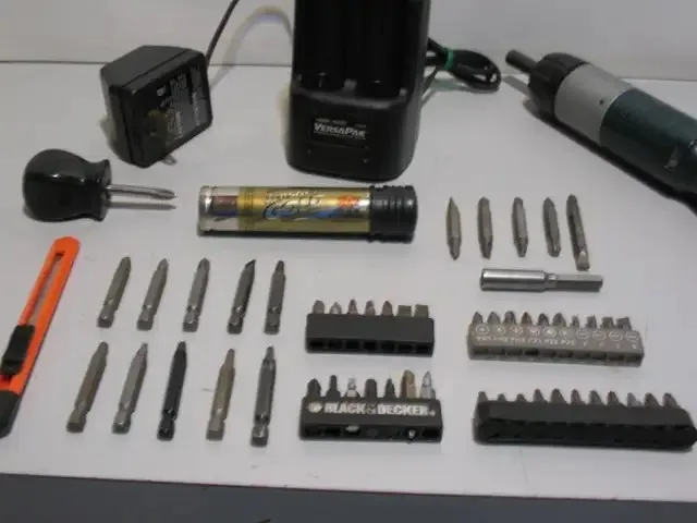 Black and Decker 60 Piece Cordless Screwdriver Set image indicator(9)