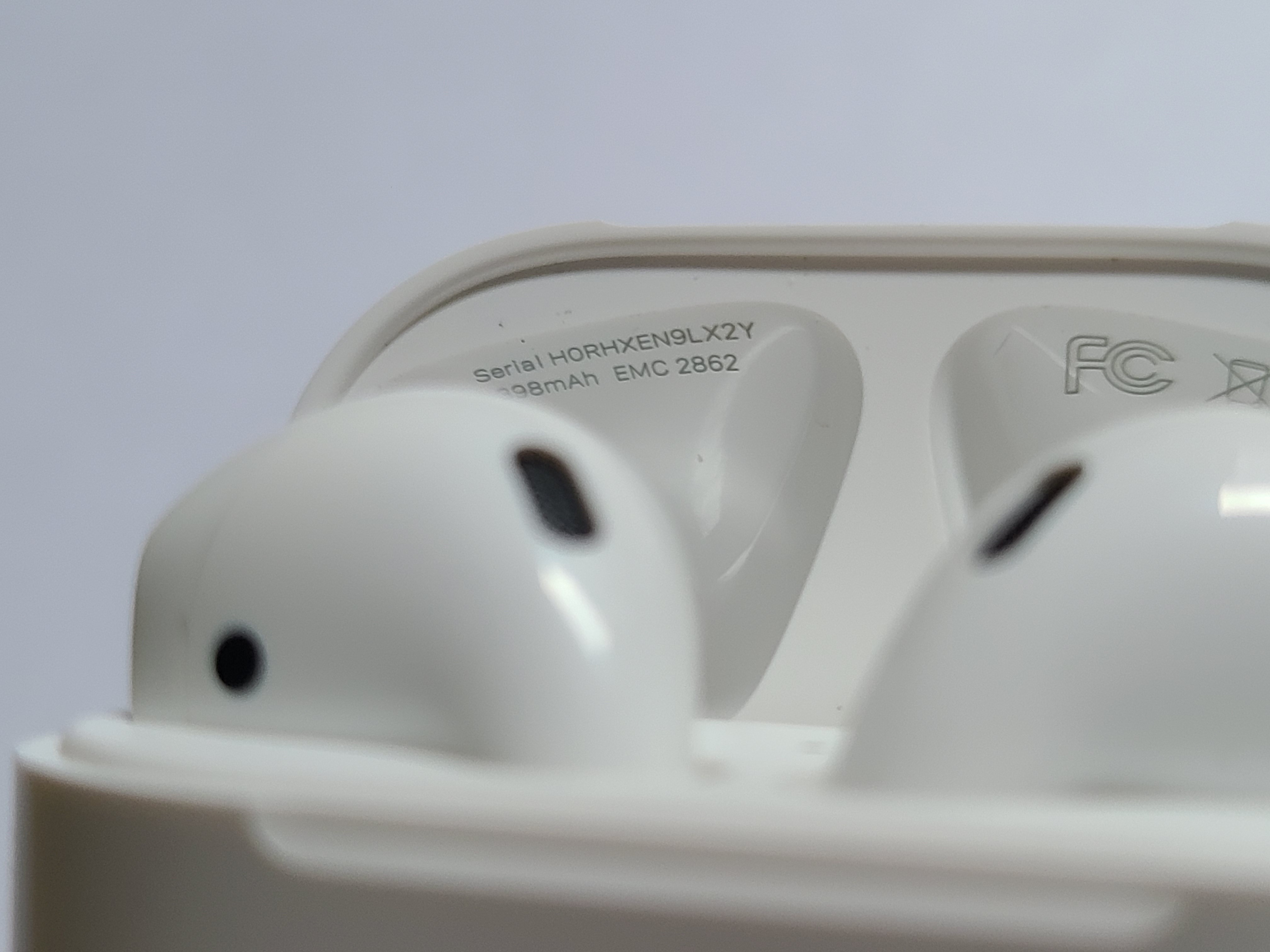Apple AirPods 2nd Generation - photo 4