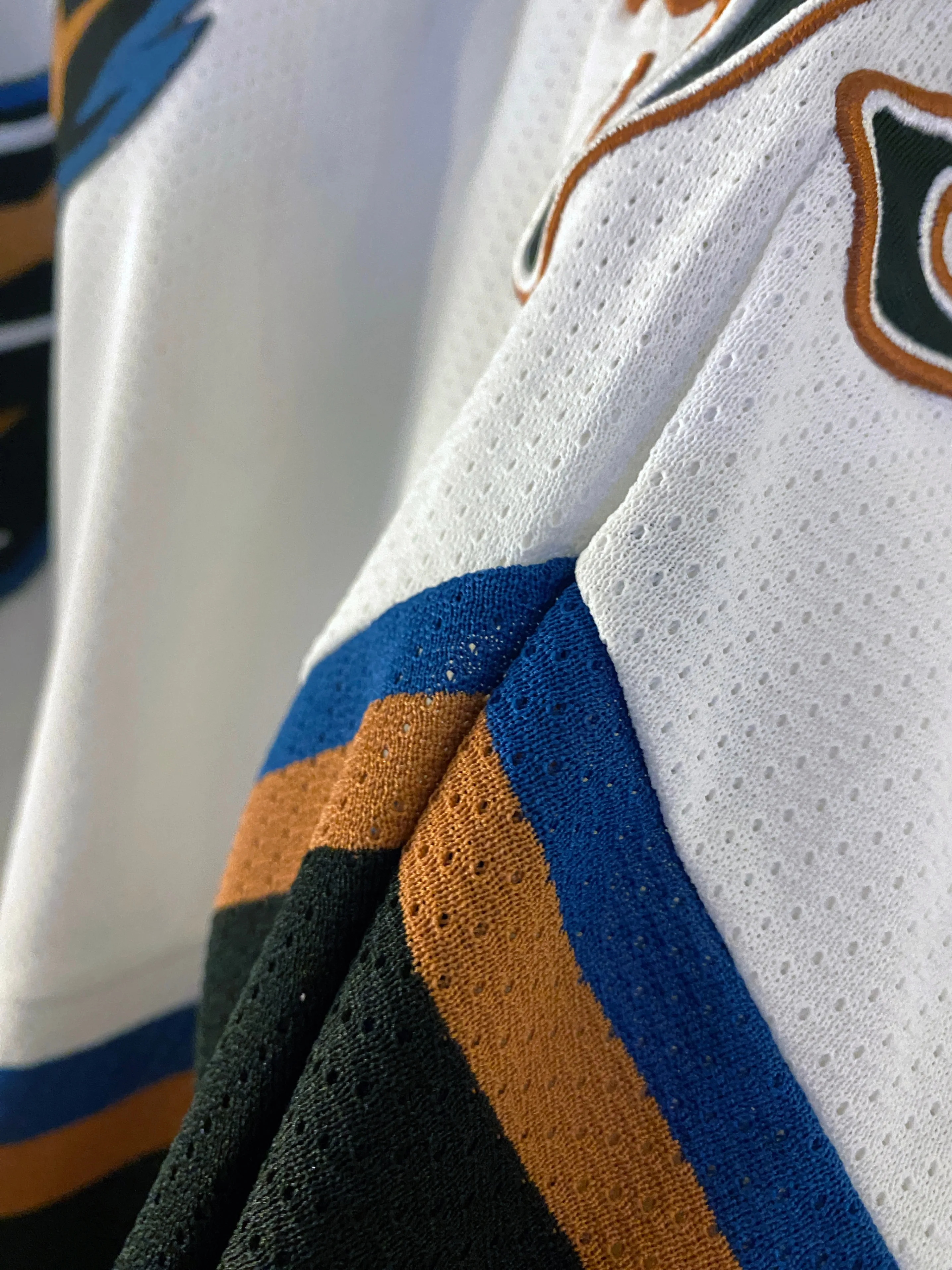 CCM - Washington Capitals vintage jersey (2000) Screaming Eagle image indicator(8)