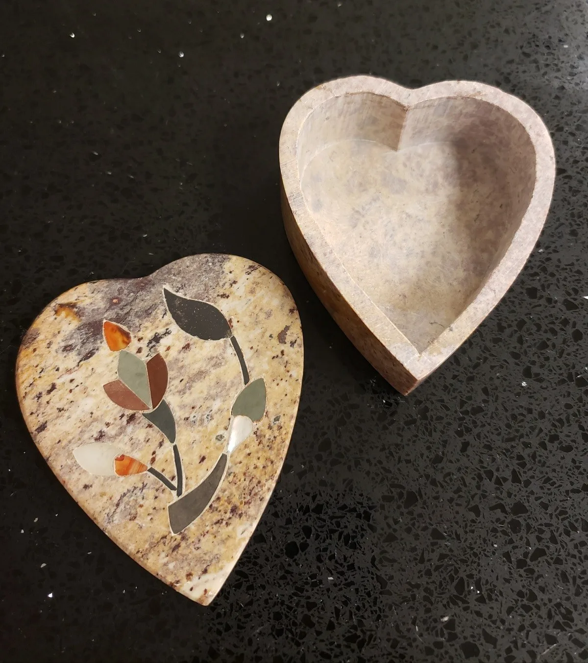 VTG Hand Polished Marble Shell Inlaid Heart Shaped Trinket Box thumbnail