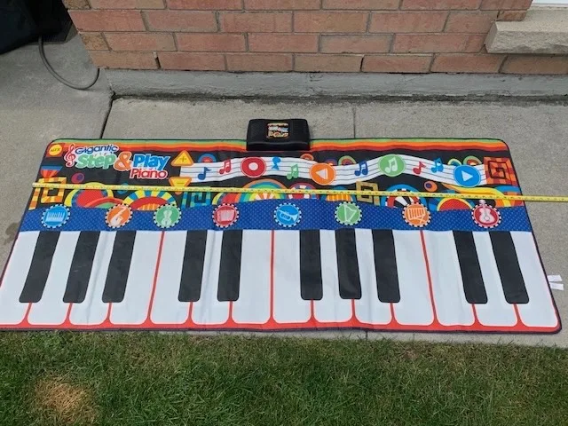 Piano - Step and Play - Gigantic thumbnail