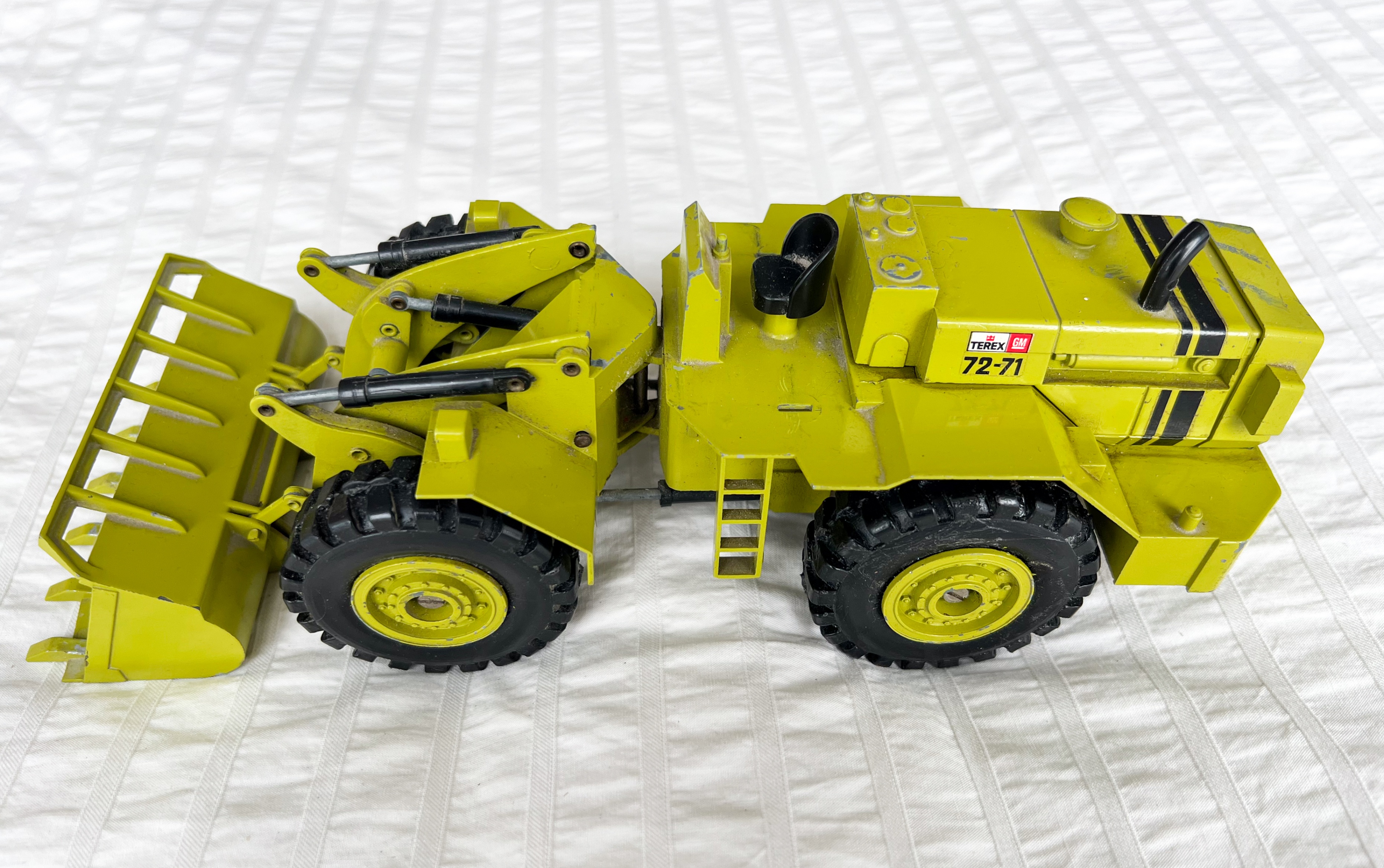 Gescha Terex 72-71 Loader 1:40 Scale Die-Cast Model - photo 3