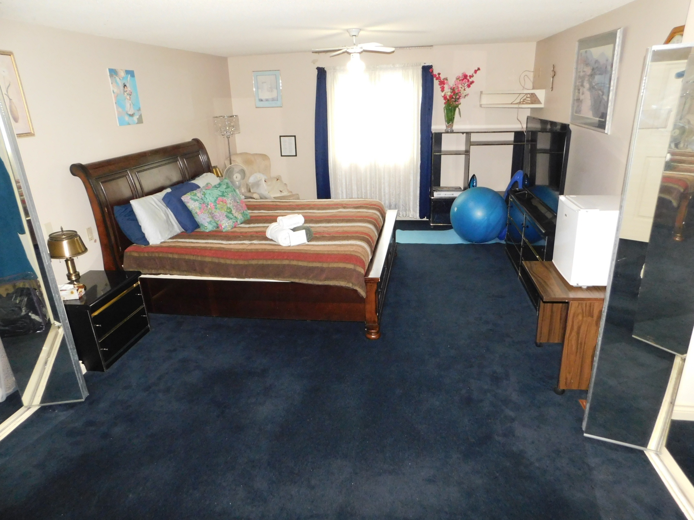 Large Assisted Living room for Rent with Private Ensuite Bath