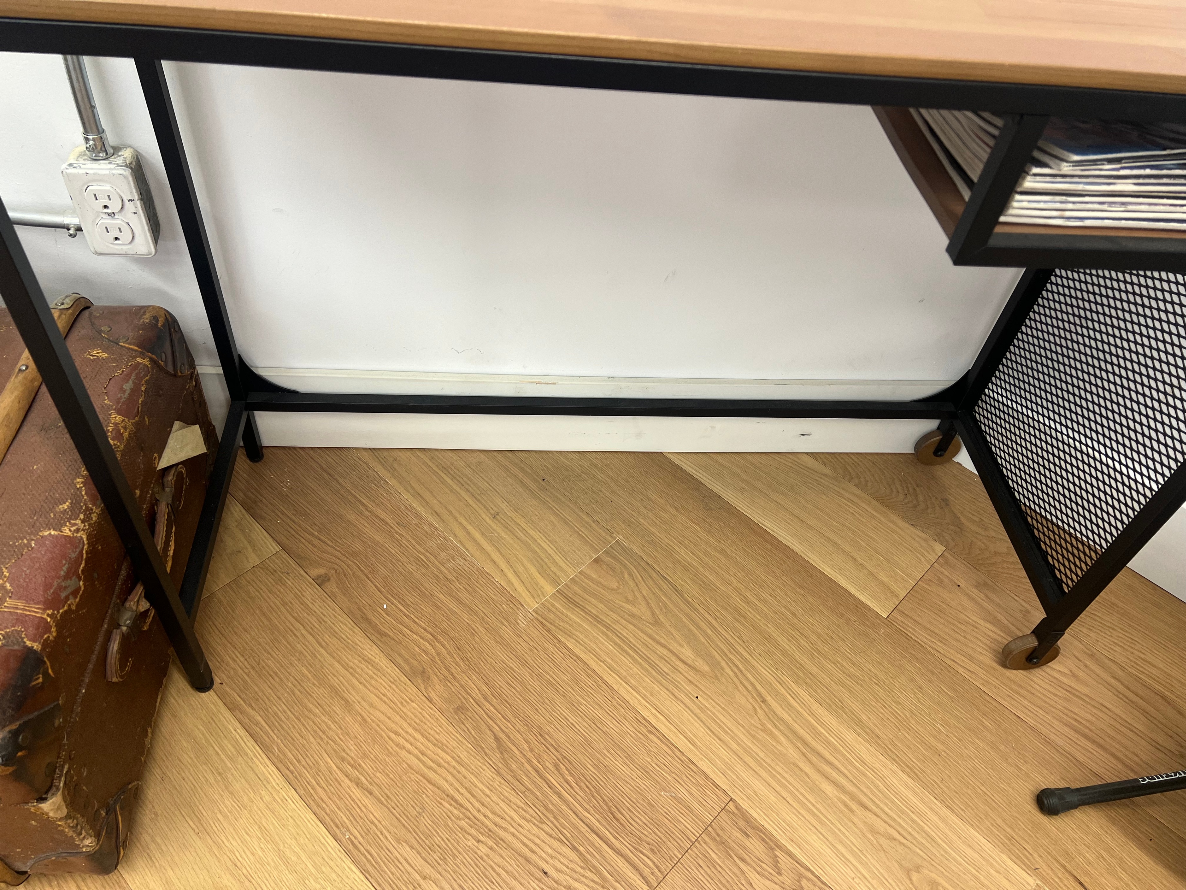 Lightweight IKEA Desk - photo 5