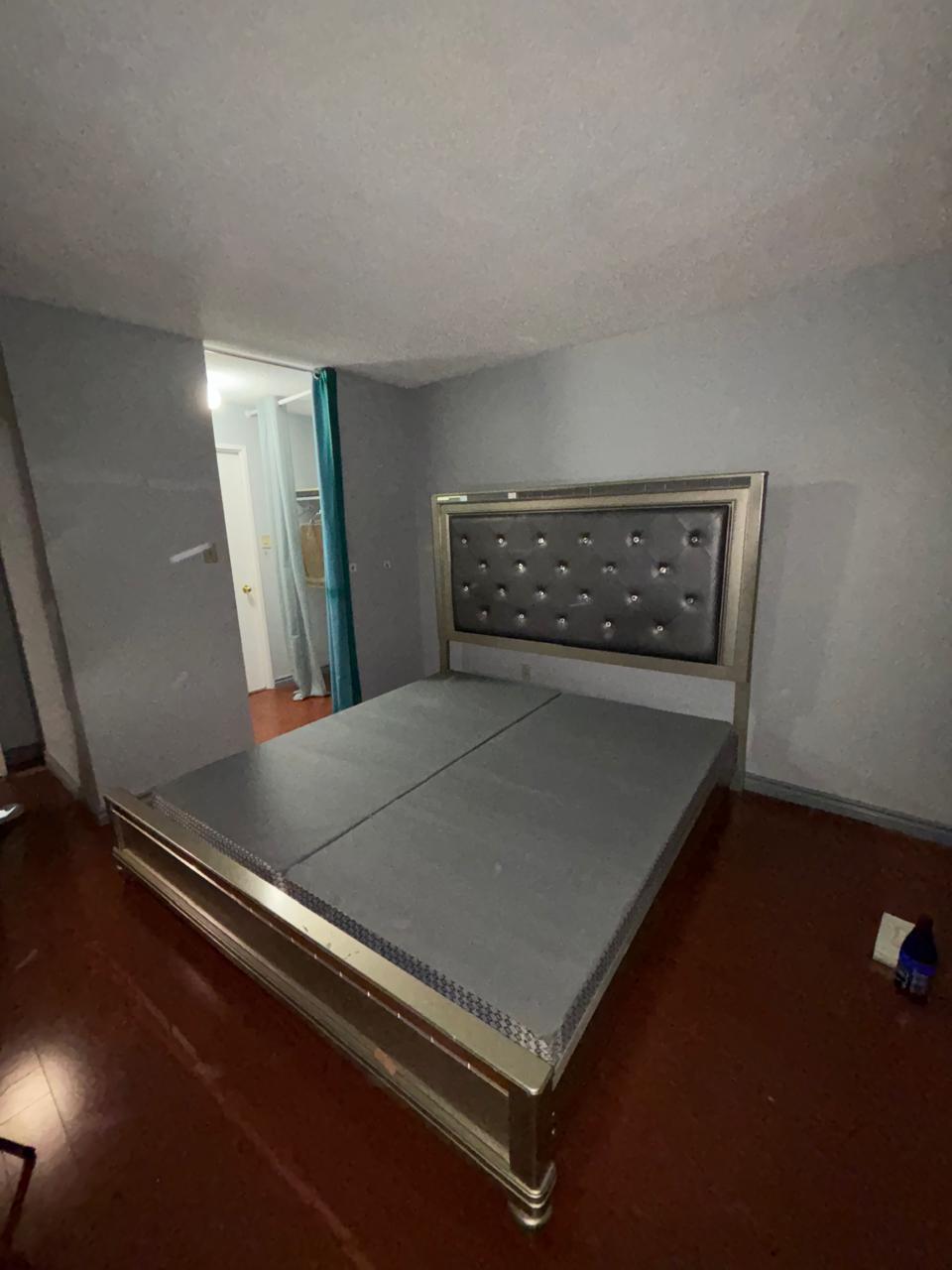 Beautiful King size Bed frame - photo 2