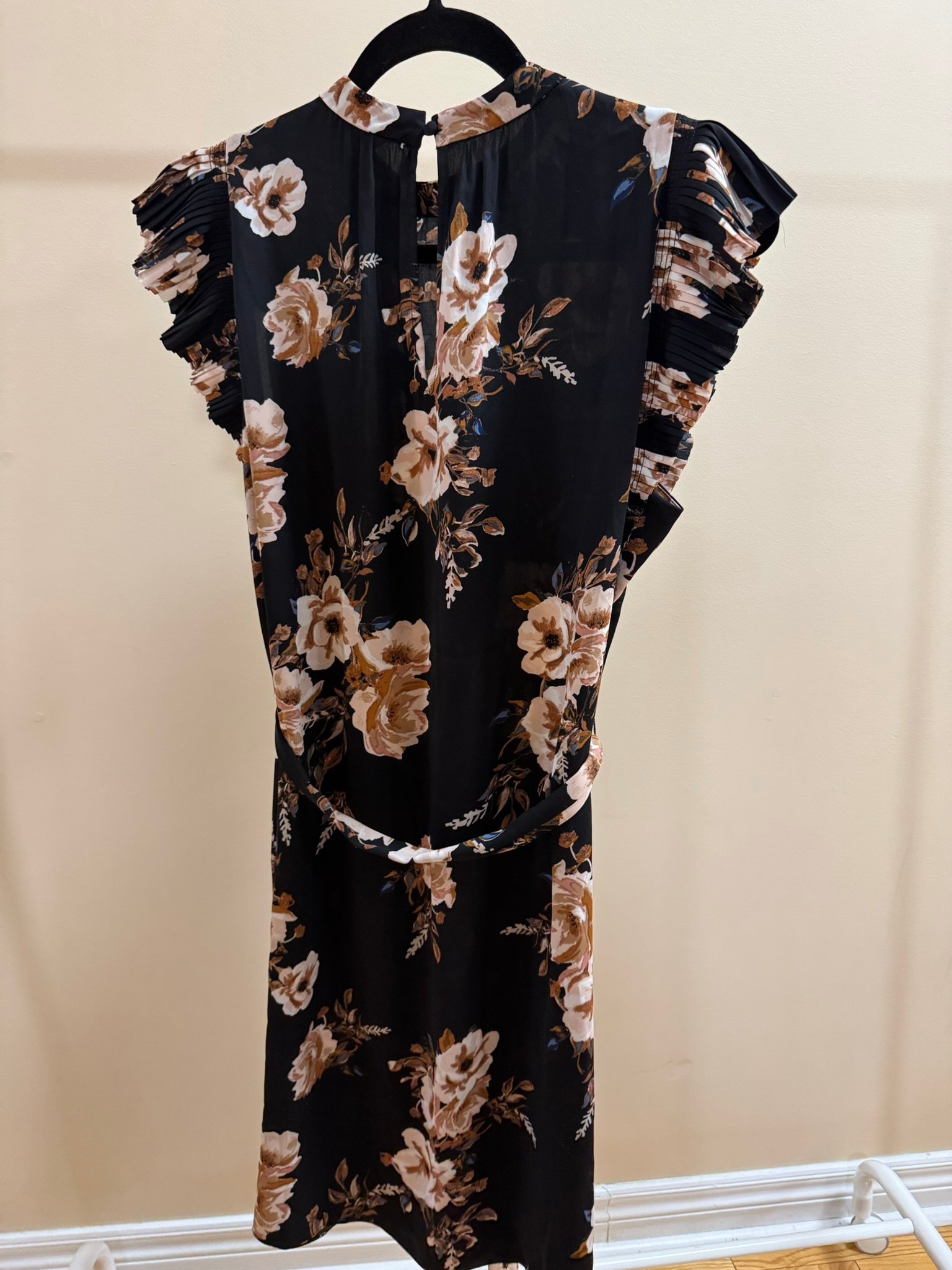 RW&CO, Floral Midi Dress - Size M - photo 4
