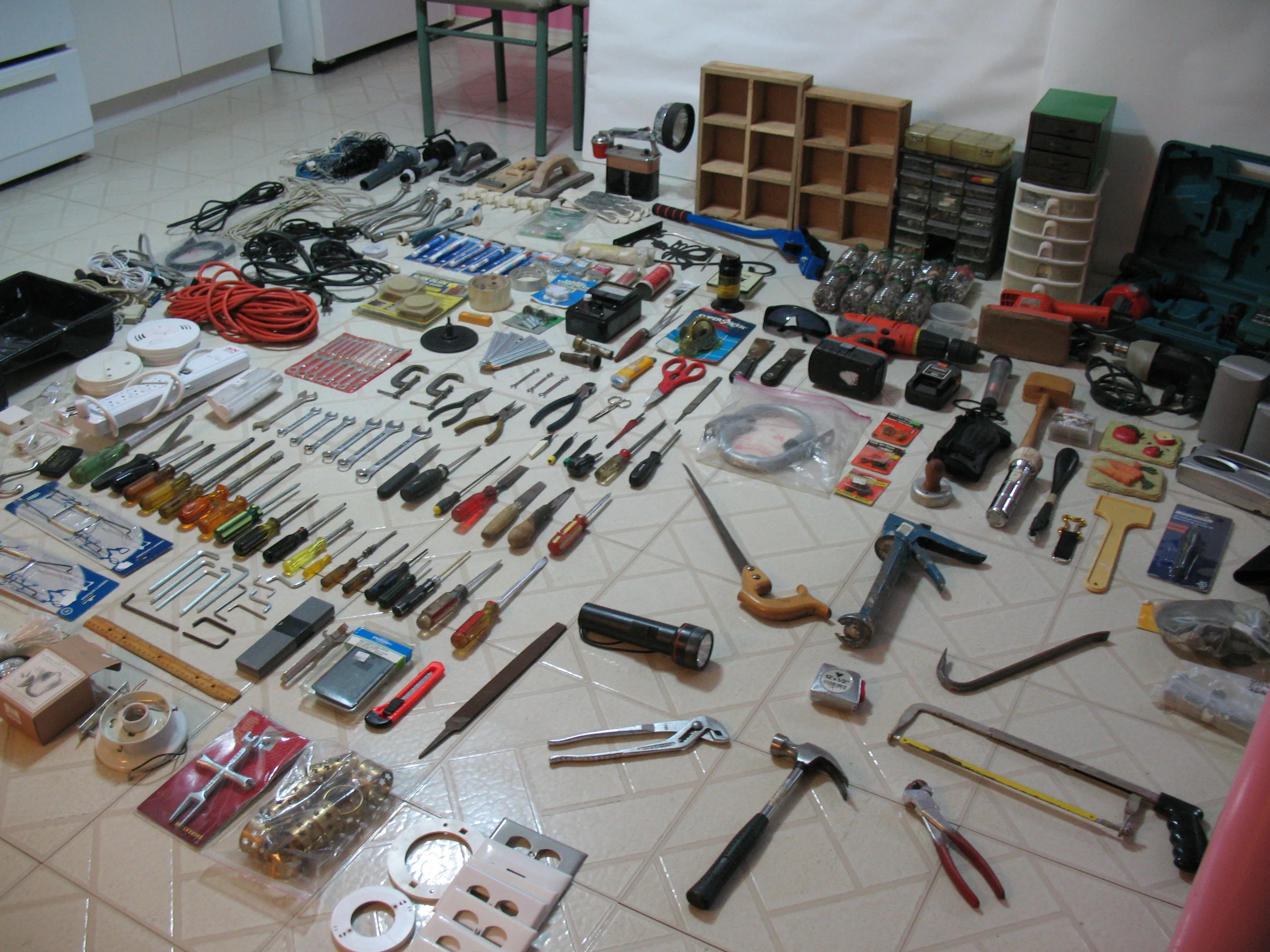 5 Power Tools, 350 Hand Tools/Accessories, 1000's of Fasteners image indicator(2)