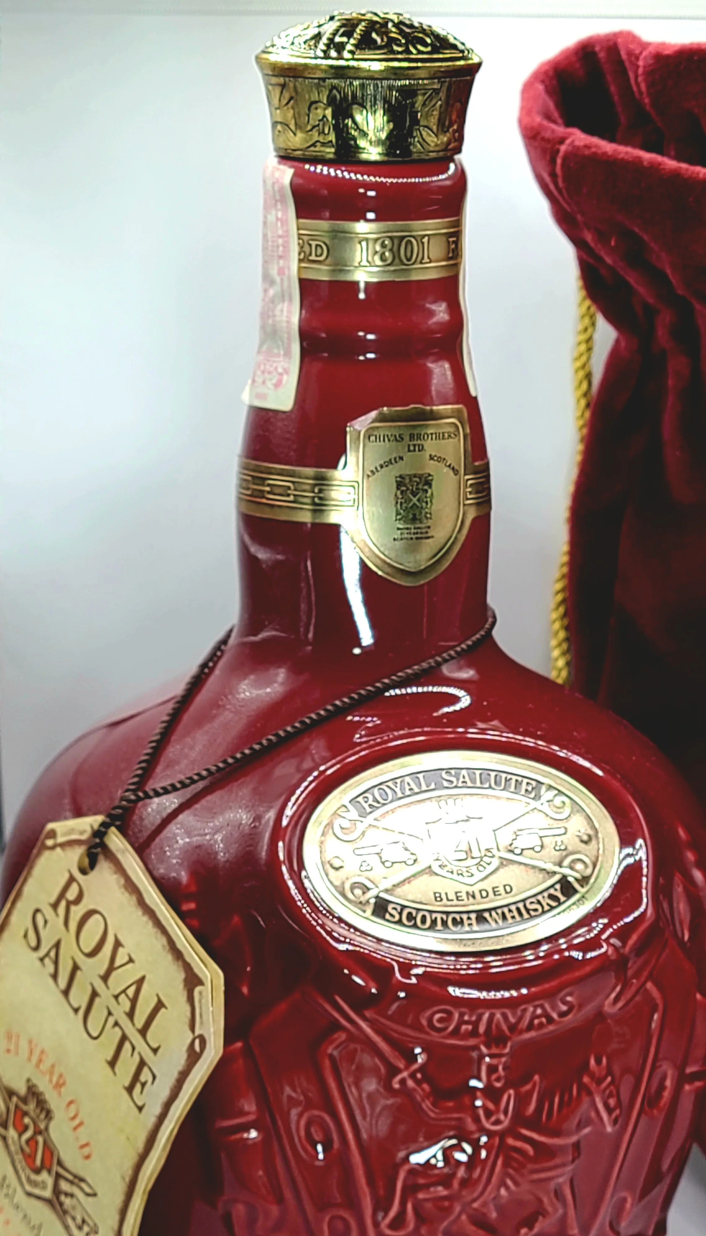 Royal Salute whisky (ruby) empty bottle (Stock: 2 left) image indicator(3)