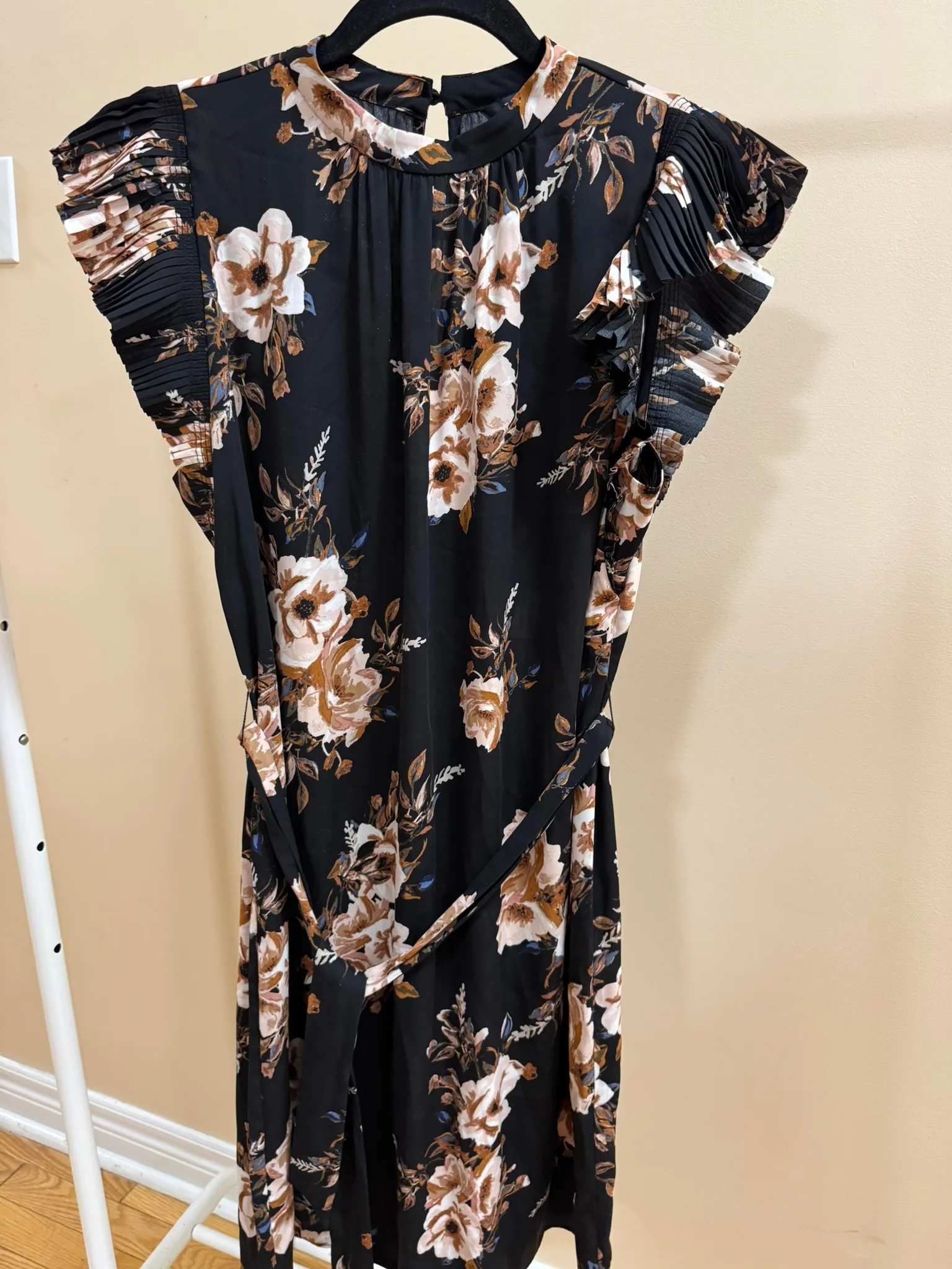 RW&CO, Floral Midi Dress - Size M thumbnail