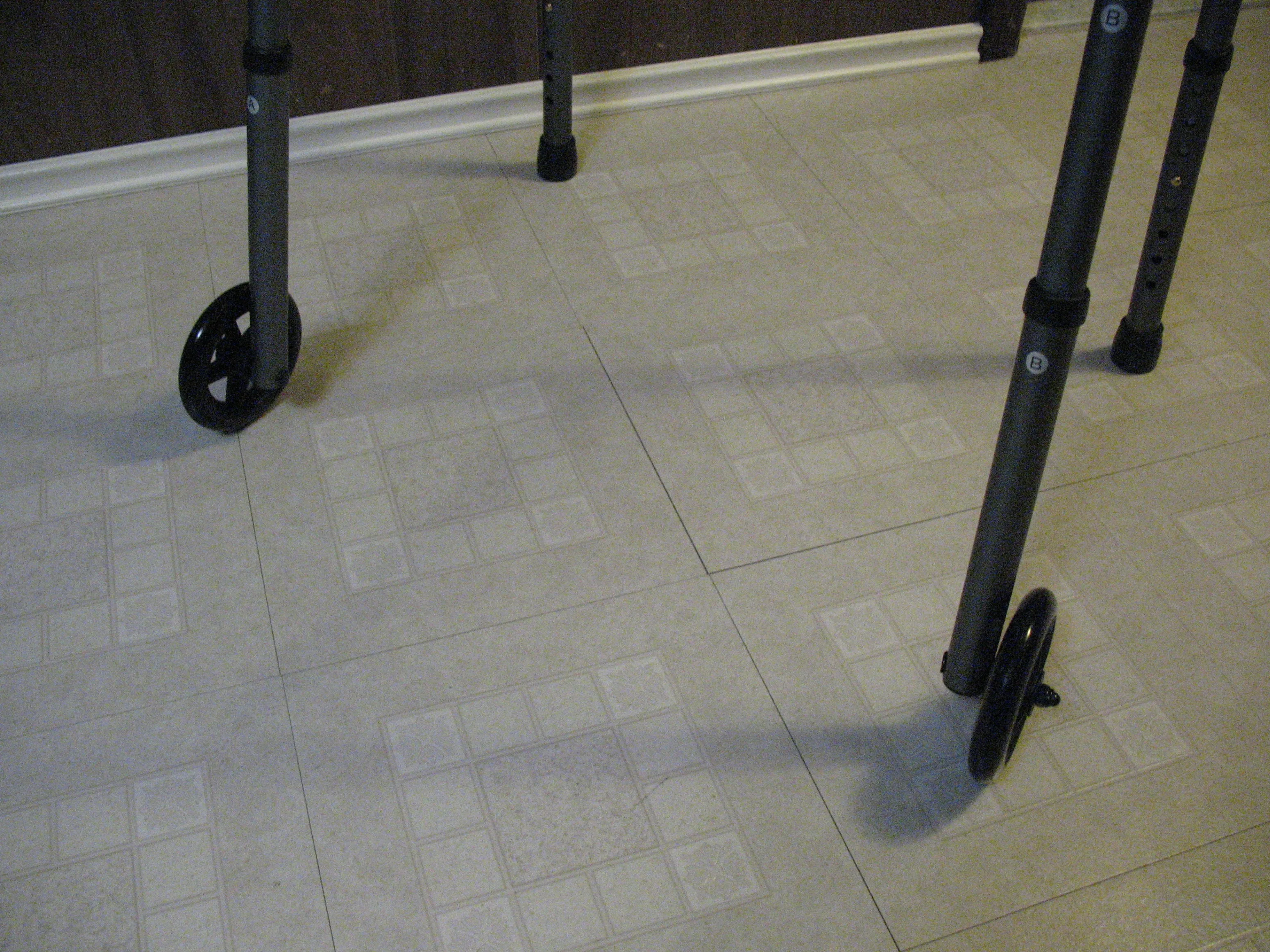 Adult Adjustable Aluminum Walker, BRAND NEW image indicator(10)