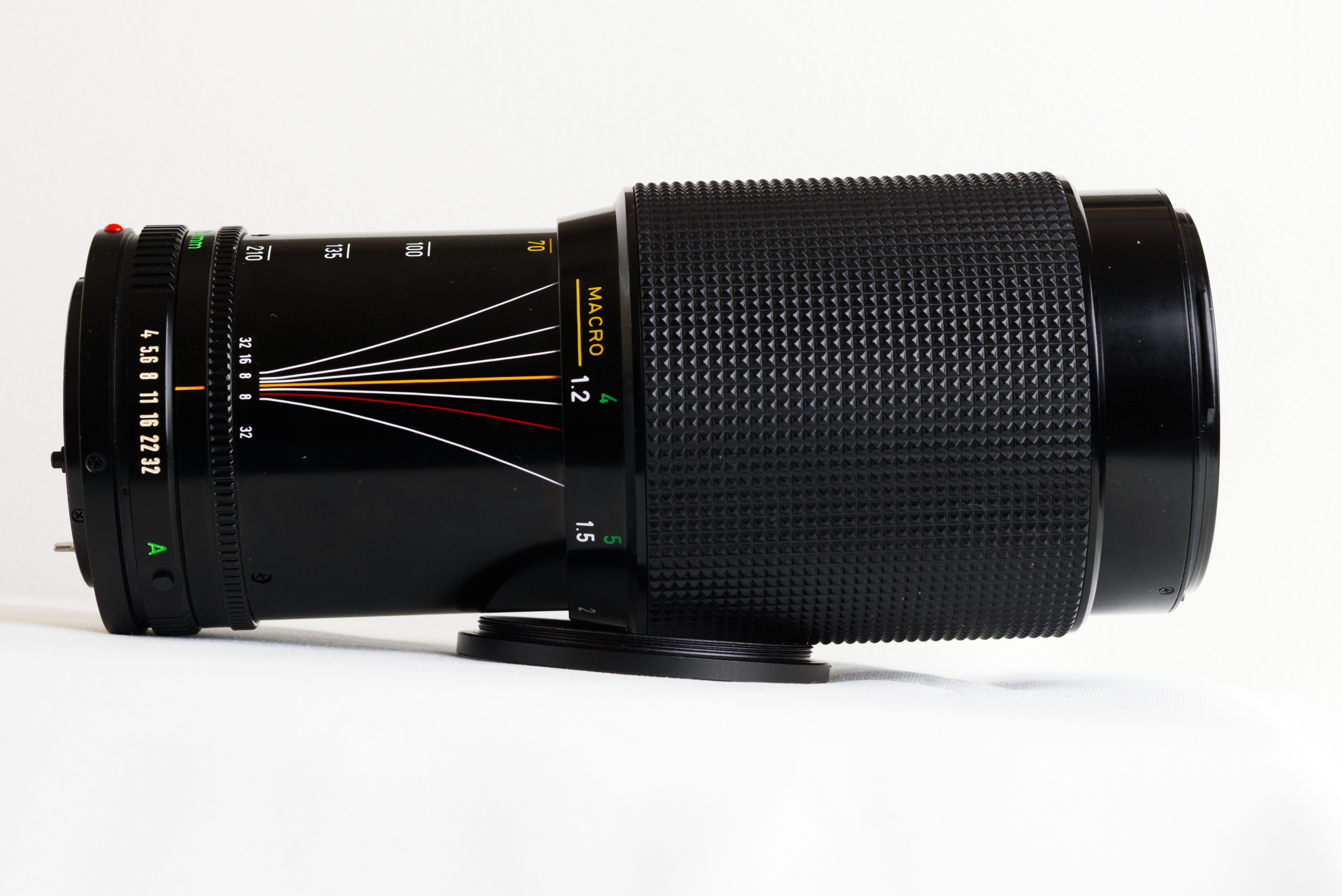 Canon 70-210mm f/4.0 Manual Focus FD-Mount Zoom Lens - photo 3