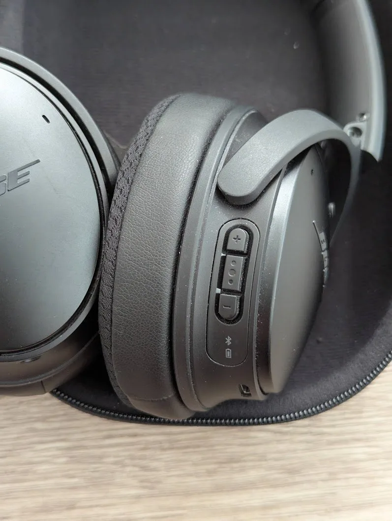 Bose QC35 II Headphones, Black image indicator(3)
