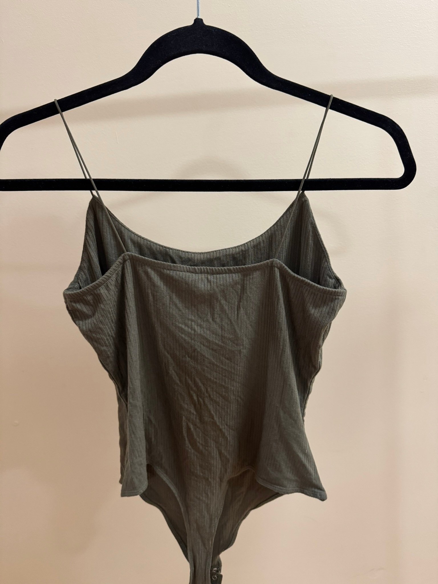 Garage Ribbed Bodysuit in Olive Green- Size Medium - photo 3