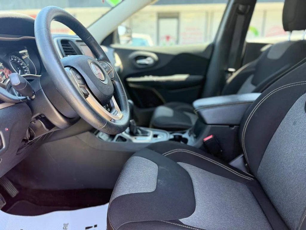 Jeep Cherokee *LOWEST PRICE* image indicator(8)