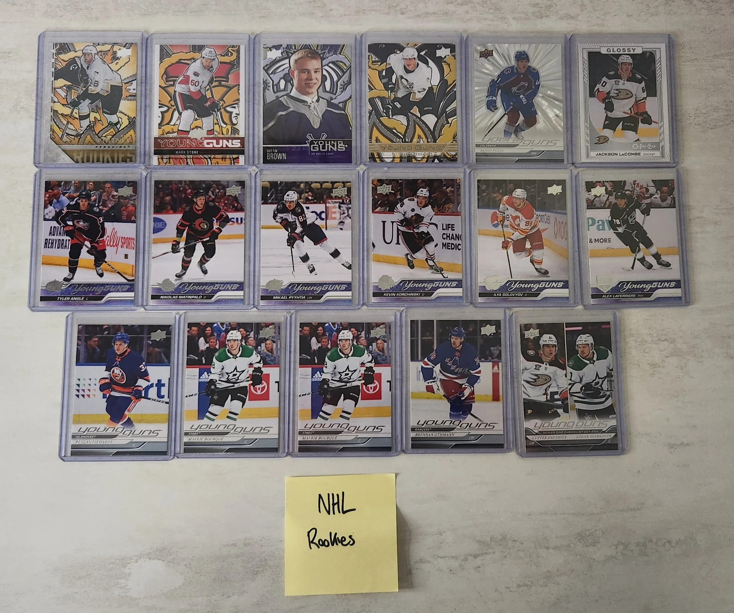 ⚽🏒🏈 100's of Sports Card Bundle! Rookies, Inserts, Supplies image indicator(2)