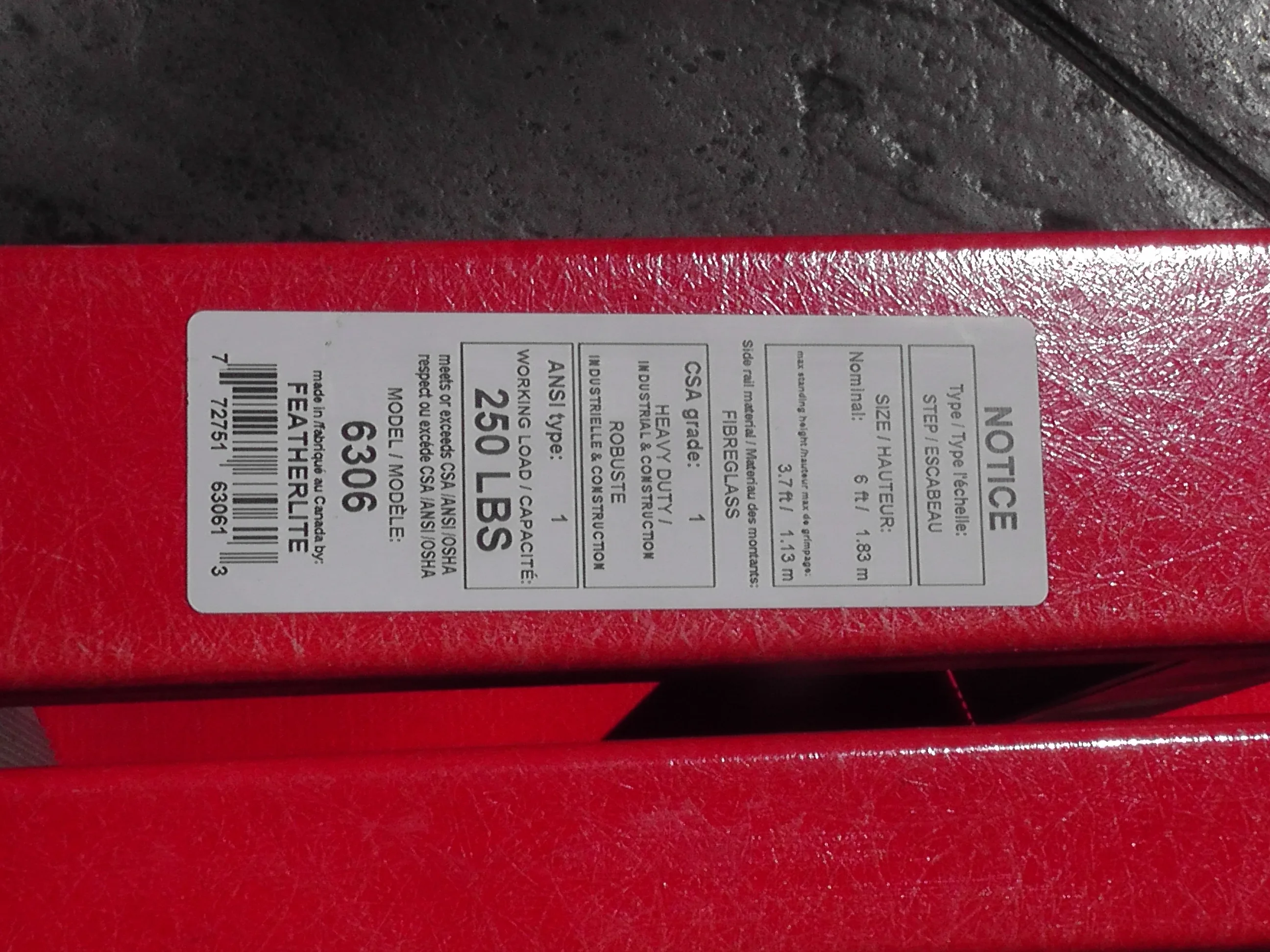 Featherlite PRO 6-foot step ladder image indicator(8)