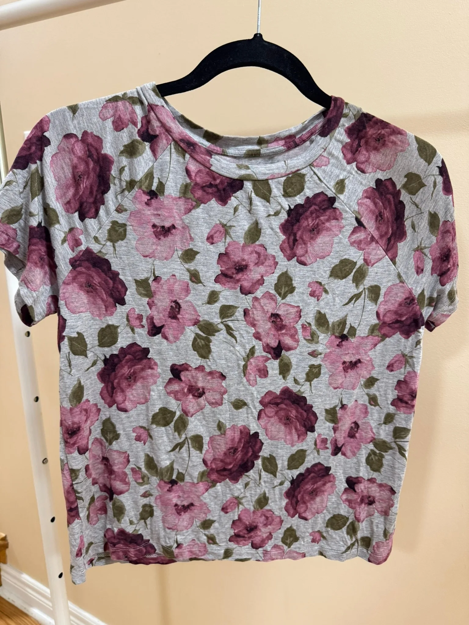 American Eagle Floral T-shirt - Size M thumbnail