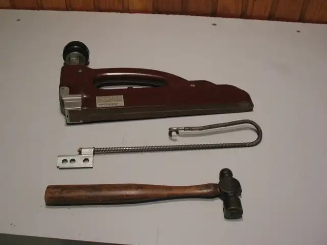Manual Flooring Stapler, with Mallot - photo 2
