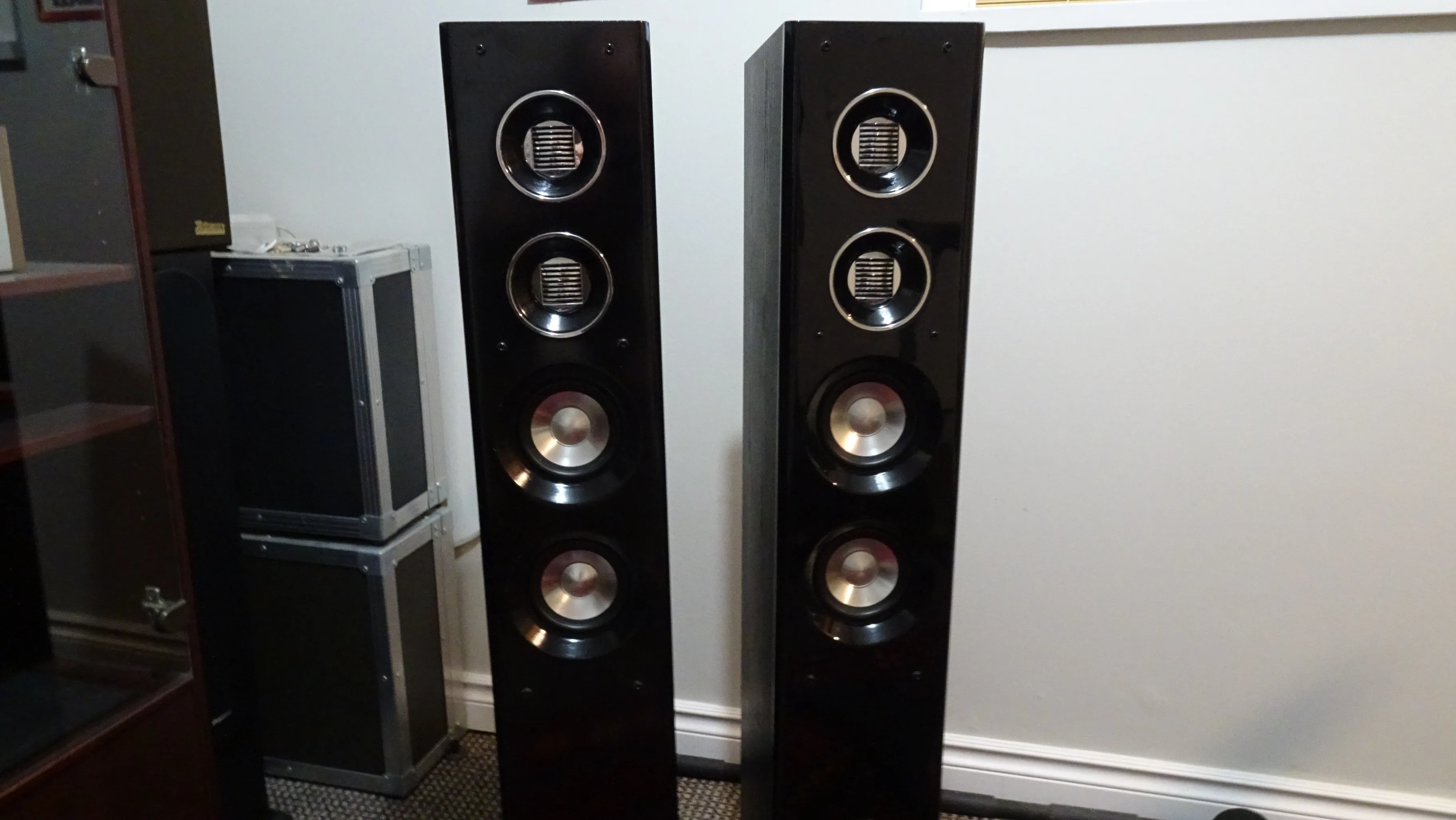 TR 2830 Tower Speakers image indicator(2)