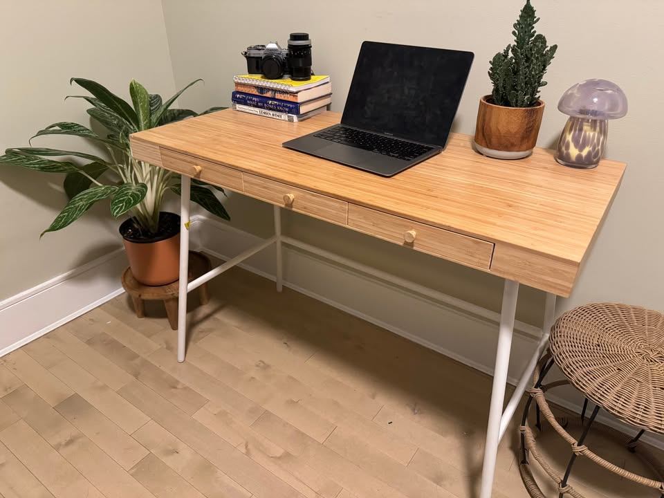 Small Desk - LILLÅSEN