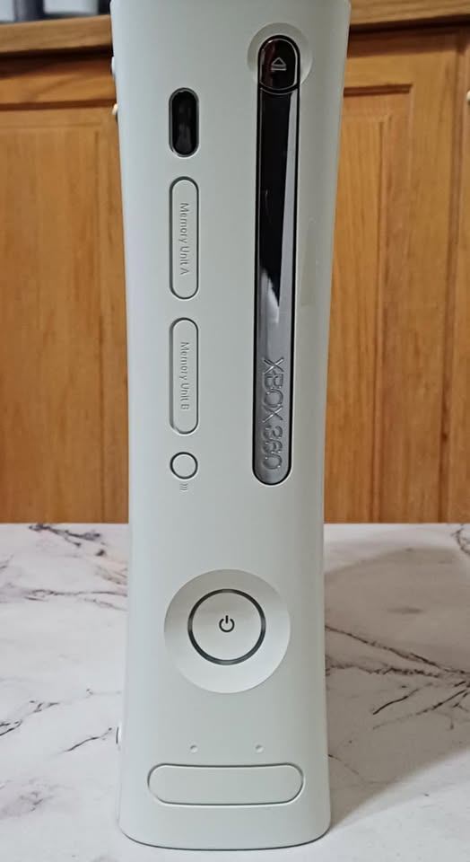 XBOX 360 Bundle with Controller and Games - photo 2