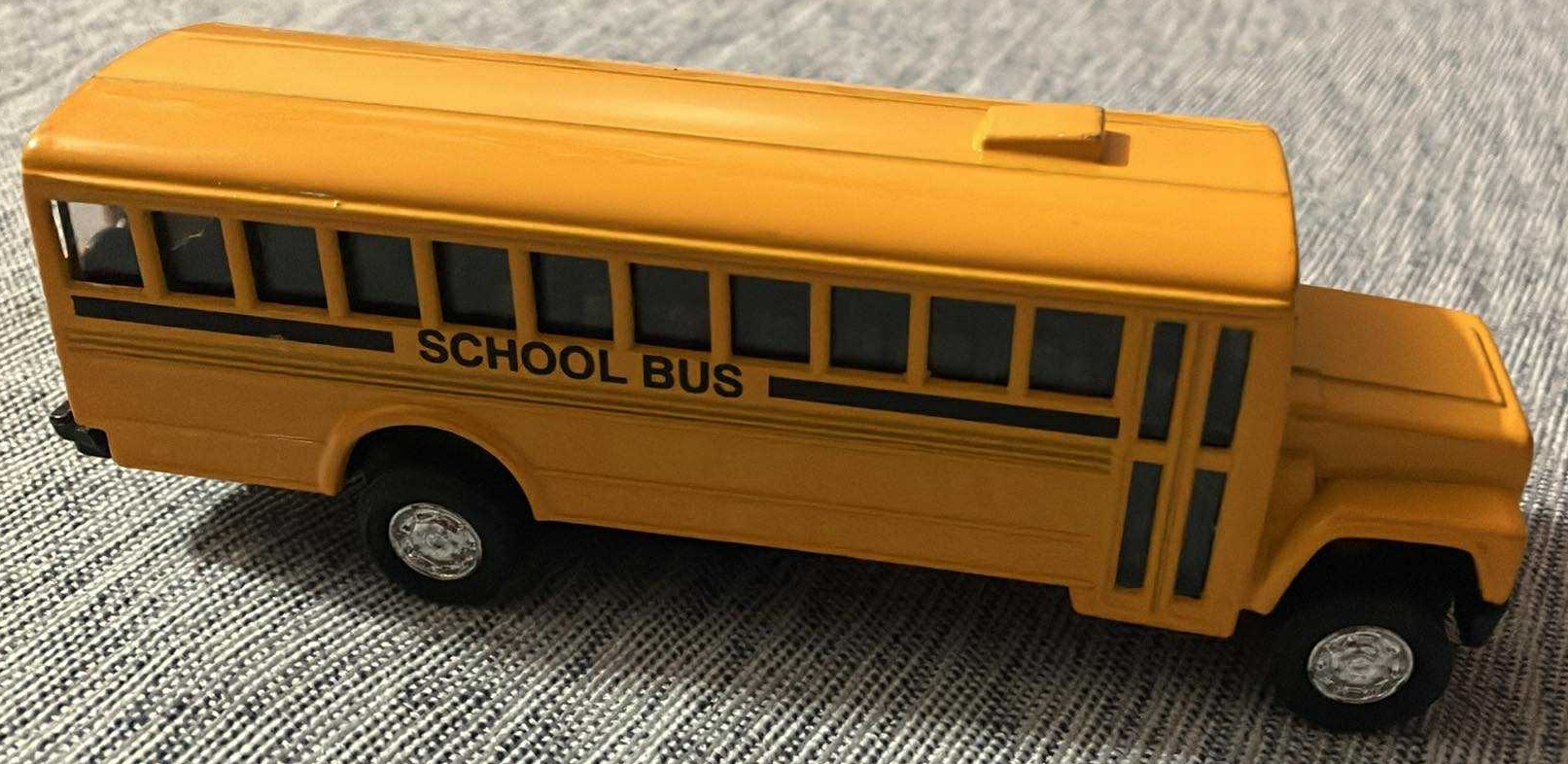 Pull Back Diecast School Bus - 5 Inches - photo 2