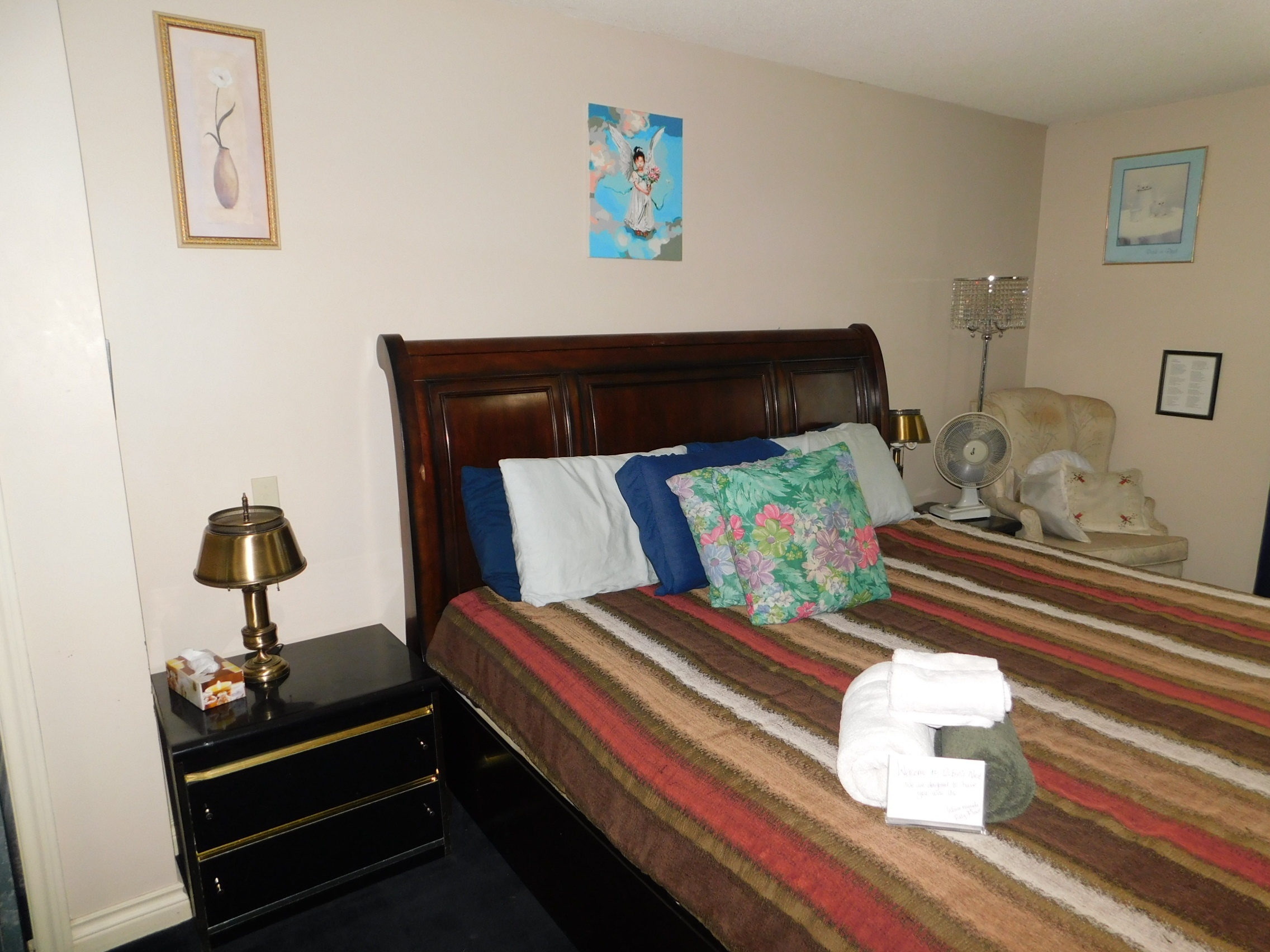 Large Assisted Living room for Rent with Private Ensuite Bath - photo 5