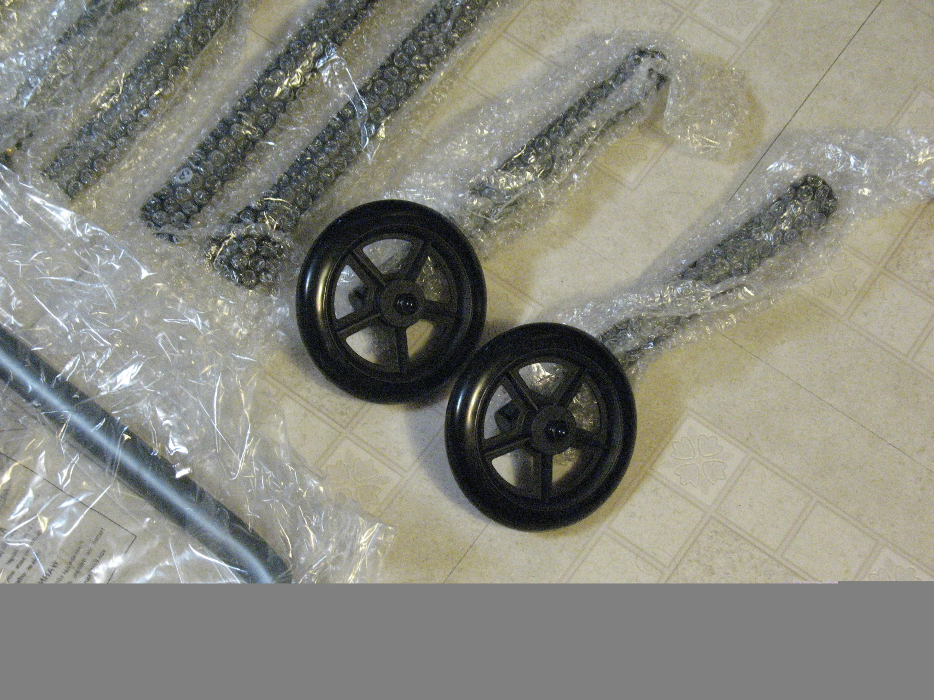 Adult Adjustable Aluminum Walker, BRAND NEW image indicator(3)