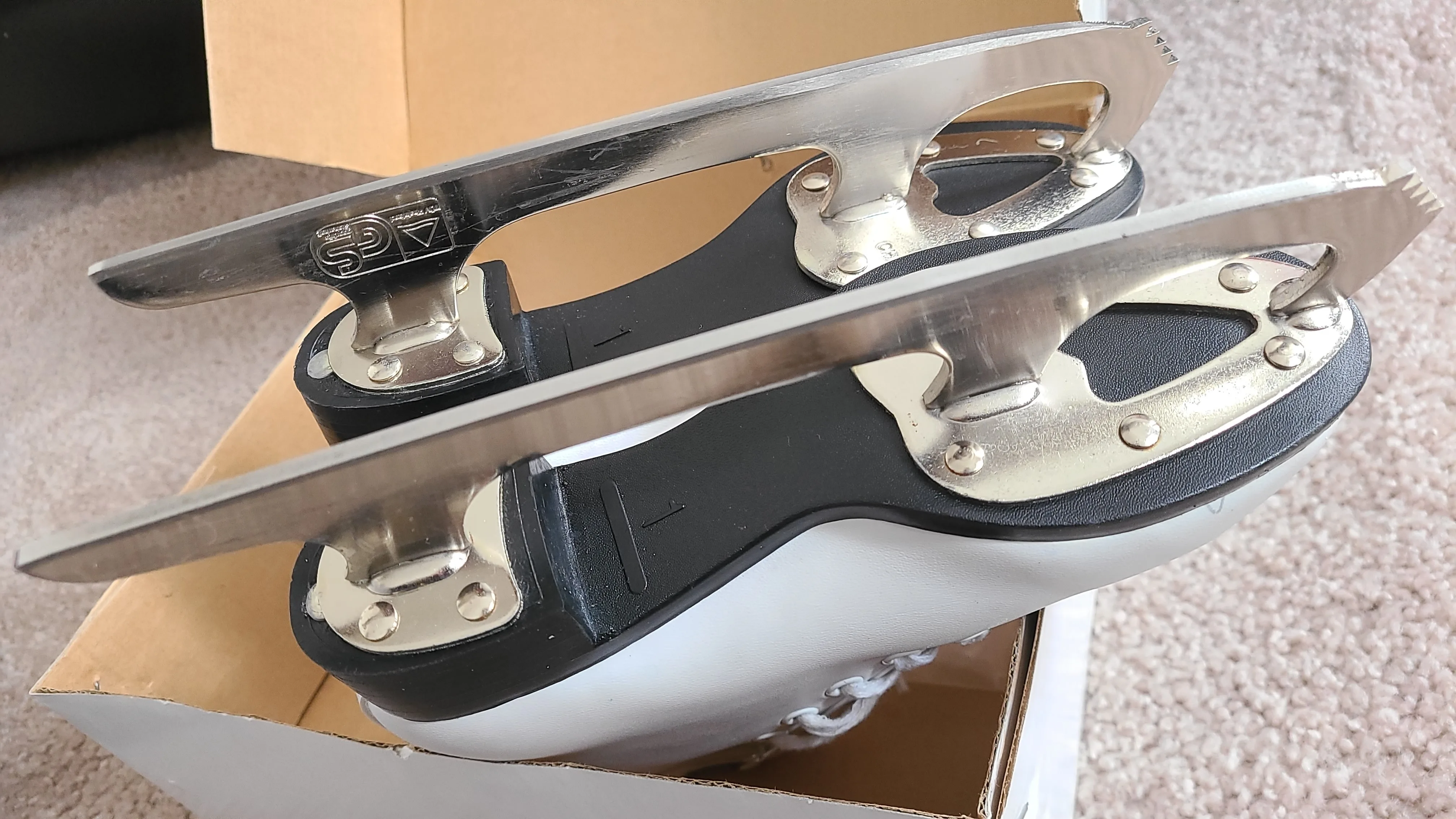 Figure skate (Size: Junior 1) image indicator(2)