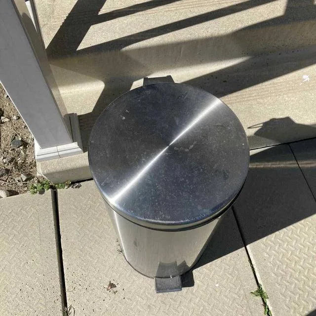 Stainless Steel Step Trash Can – Pedal Bin image indicator(2)