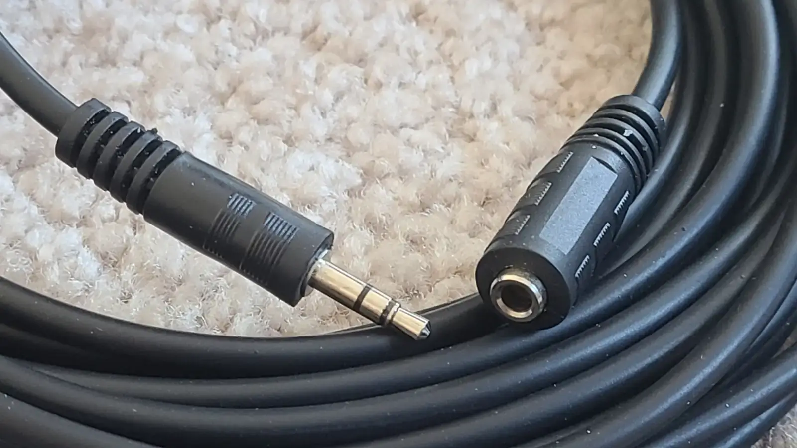 3.5mm audio extension cable (25 ft.) - photo 2