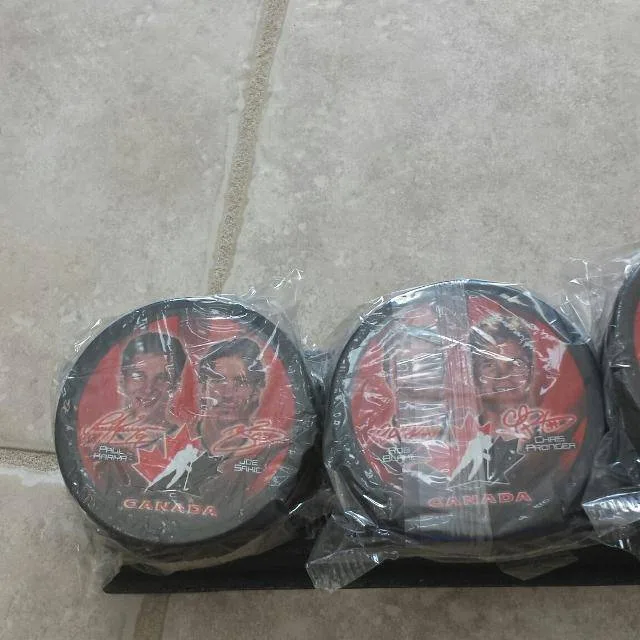 2002 McDonald’s Team Canada Hockey Puck Set – Sealed image indicator(4)