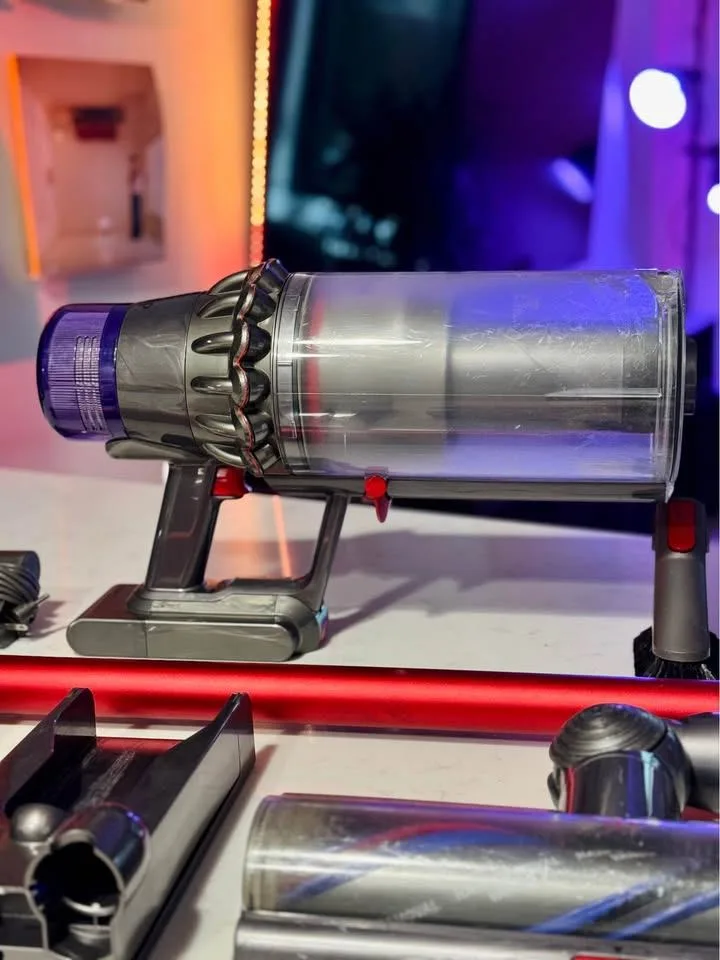 Dyson Outsize V11 Vacuum. Great condition! image indicator(9)