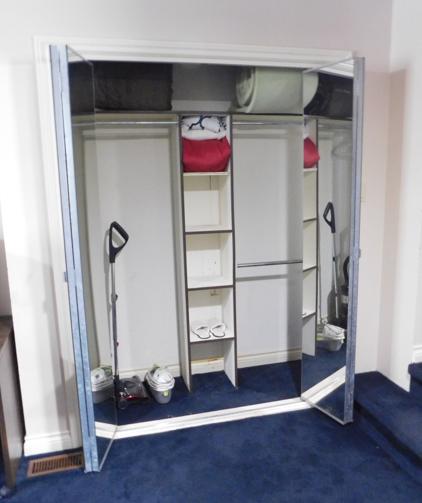 Large Assisted Living room for Rent with Private Ensuite Bath - photo 4