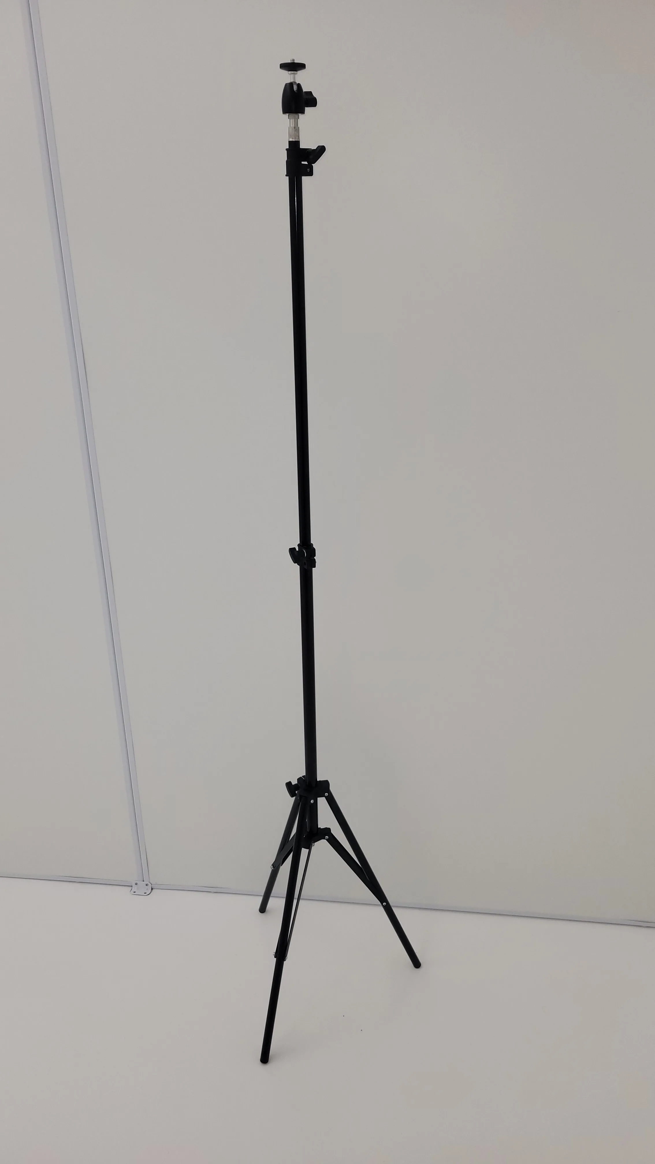 Neewer 215 cm Collapsible Metal Photography Light Stand thumbnail