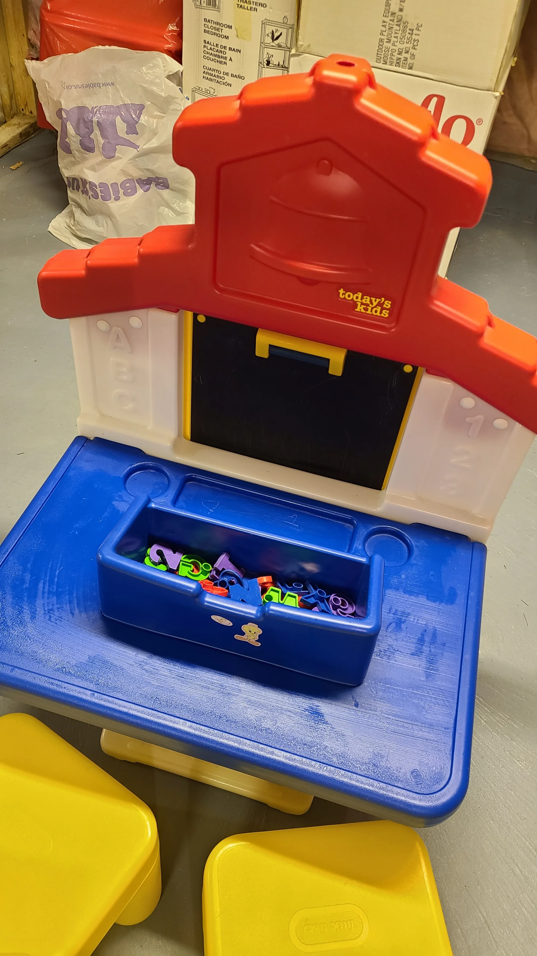 Today's toddlers toy table with chairs image indicator(5)