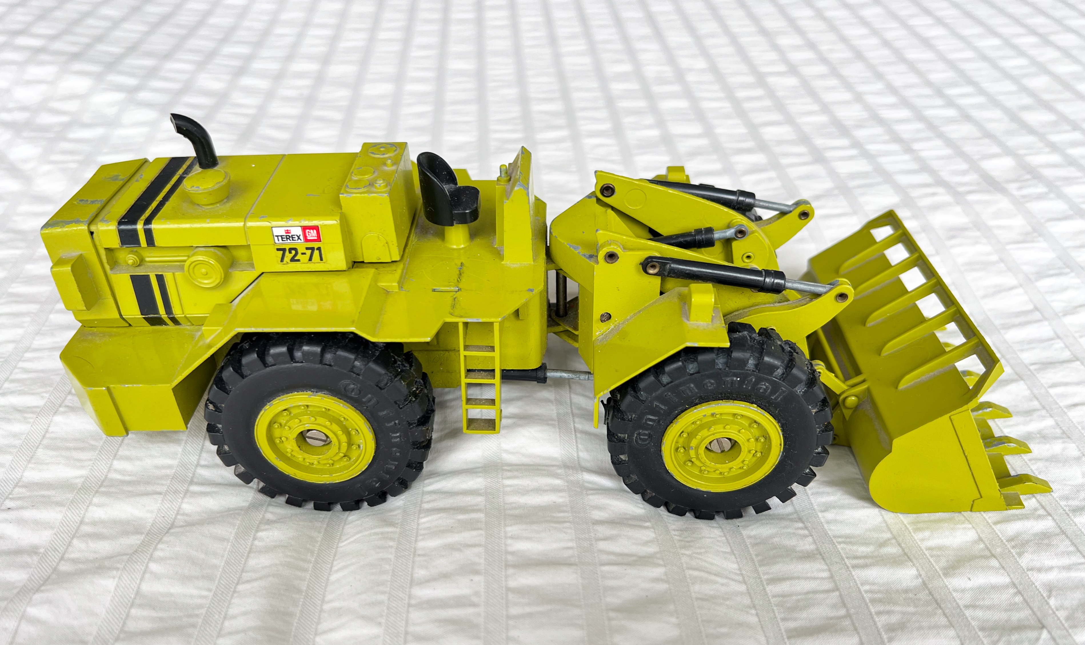 Gescha Terex 72-71 Loader 1:40 Scale Die-Cast Model