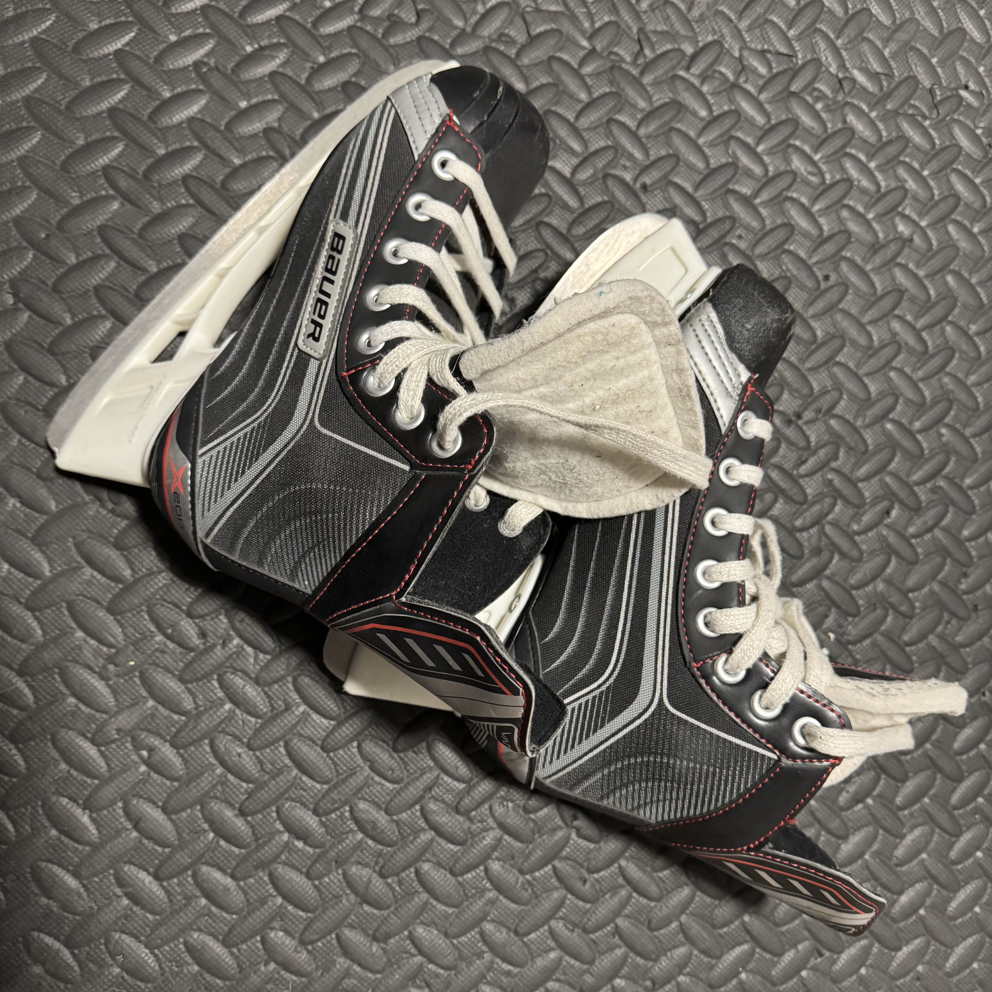 Bauer Vapor X200 Hockey Skate, Intermediate, Size 5