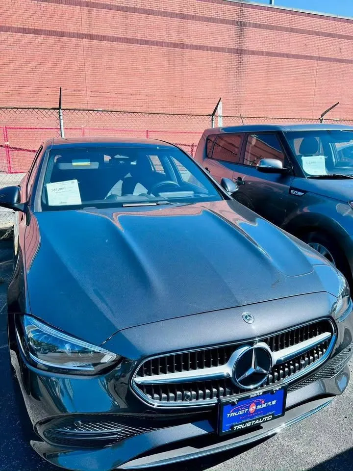 2023 Mercedes Benz C300 4MATIC thumbnail