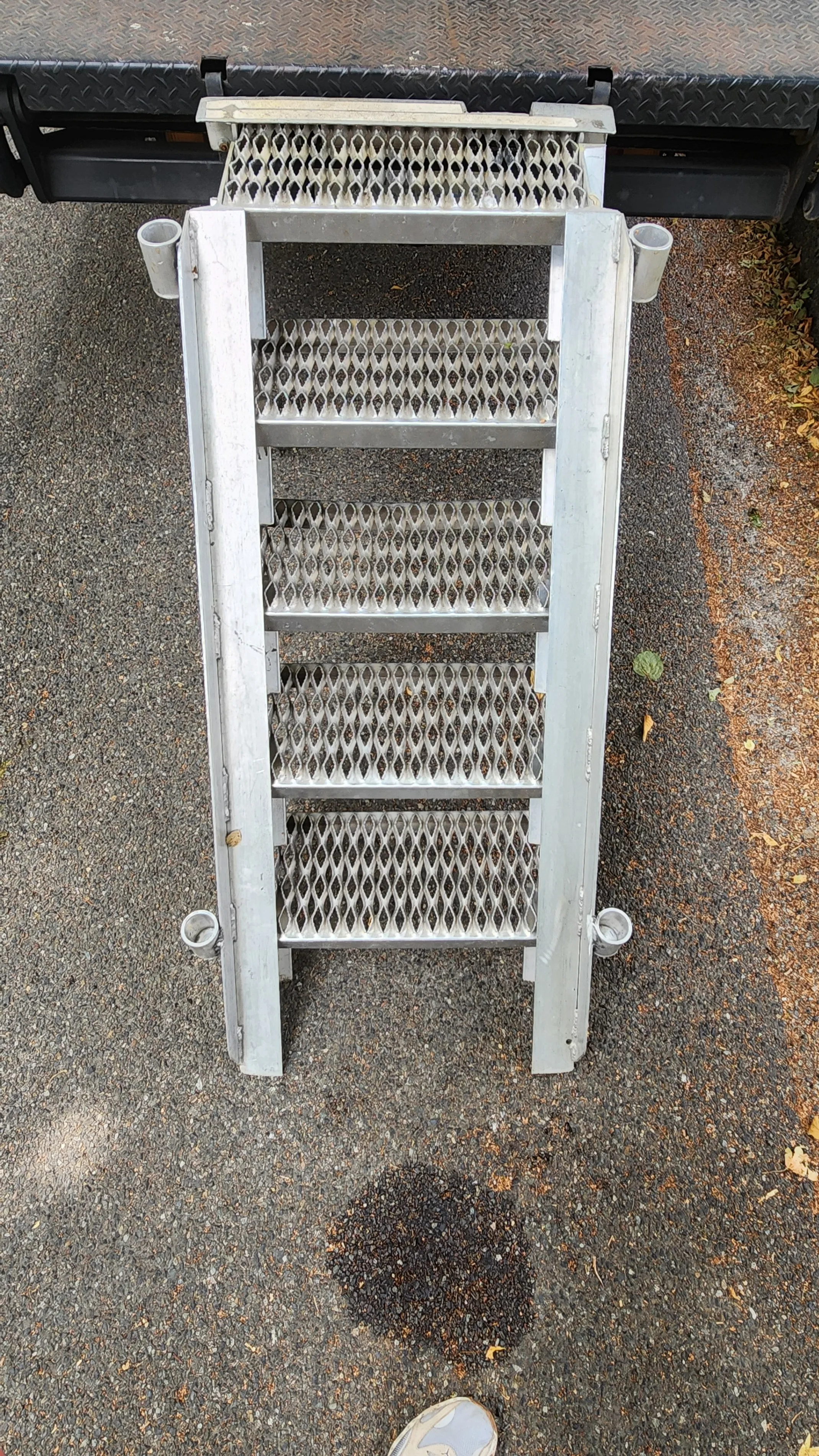 ISUZU Box Truck Step Ladder image indicator(4)