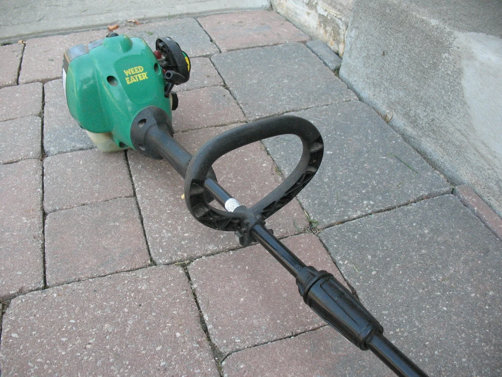 Weed Eater Gas Powered String Grass Trimmer image indicator(4)